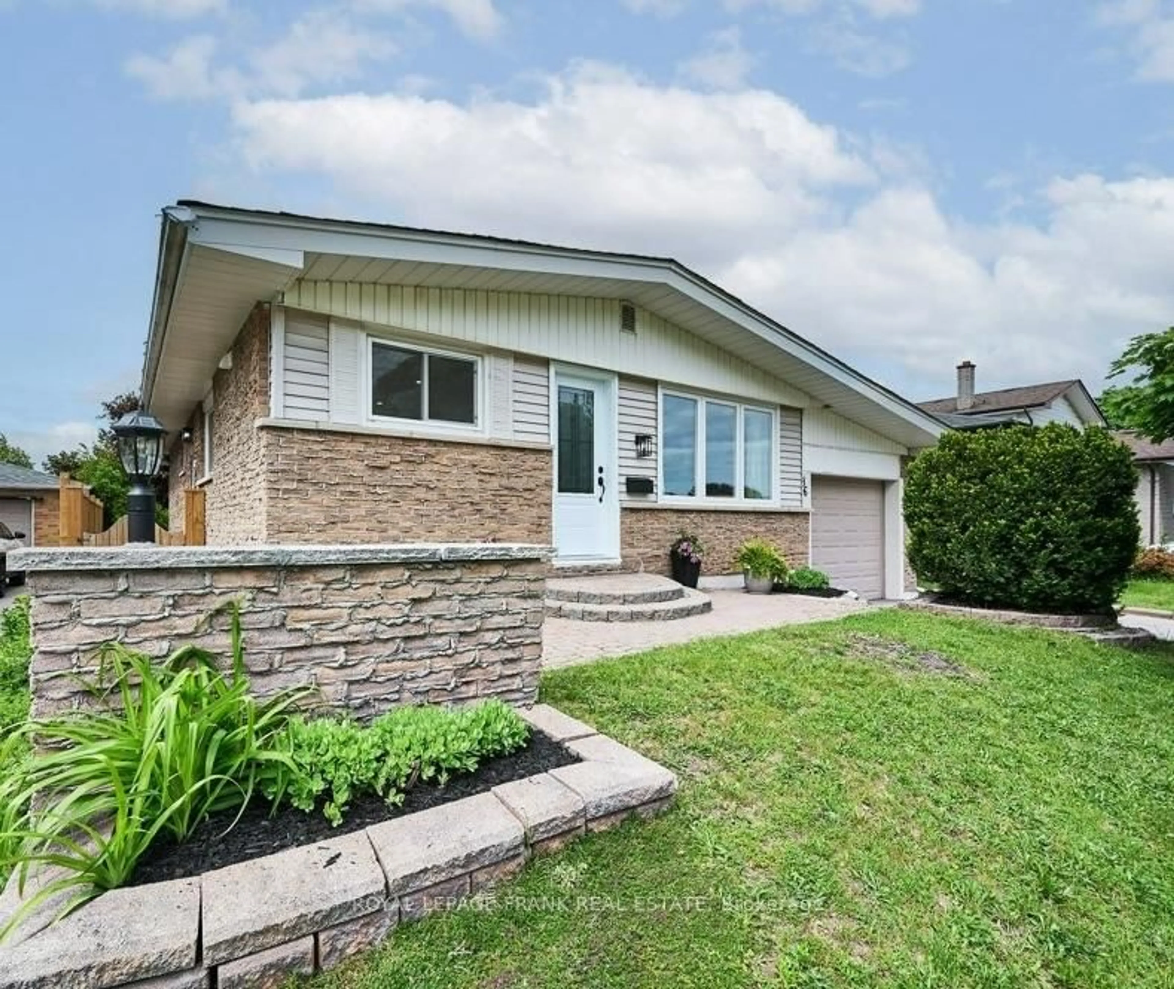 Home with brick exterior material, street for 86 Iroquois Ave, Oshawa Ontario L1G 3X3