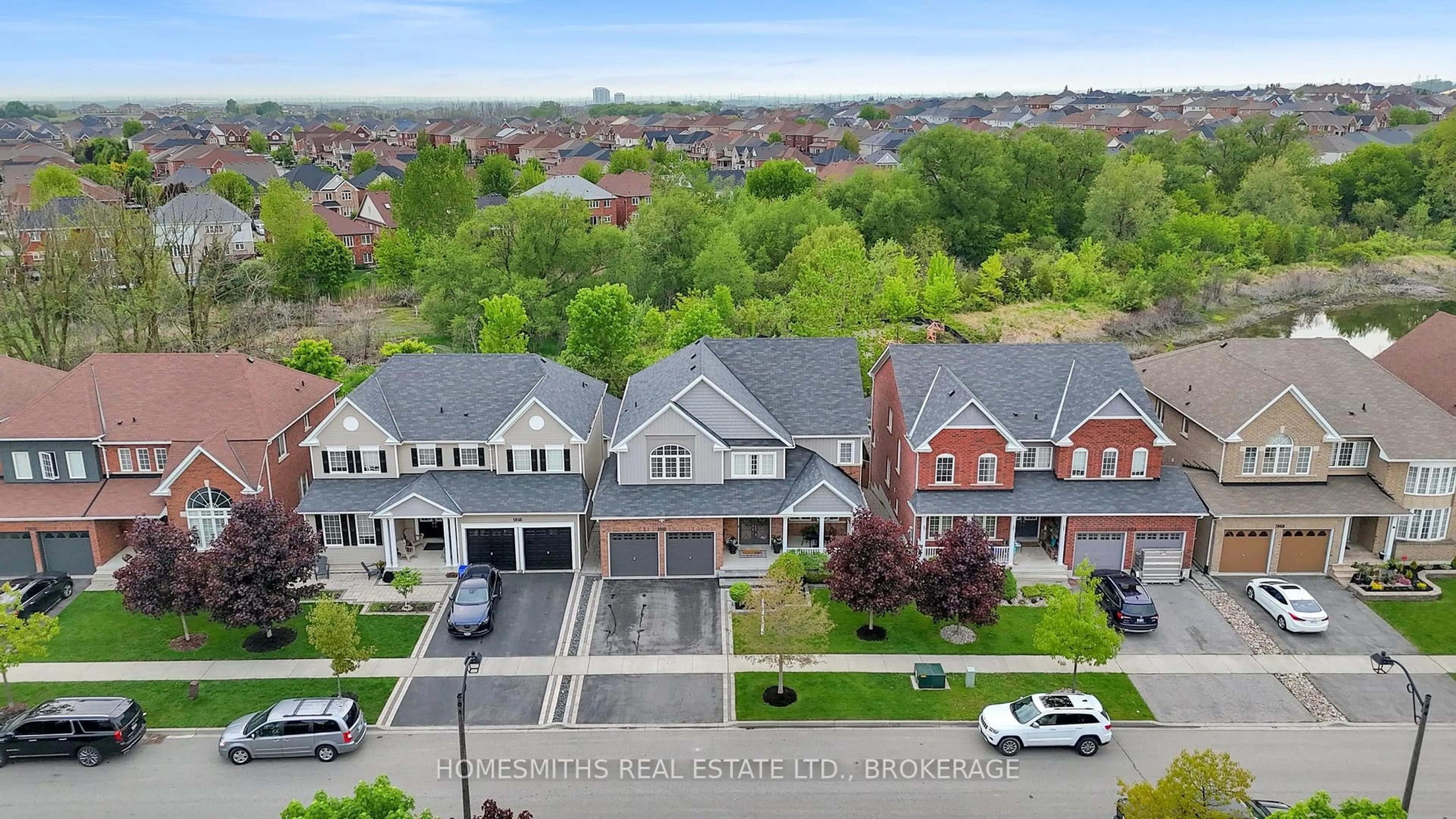 A pic from outside/outdoor area/front of a property/back of a property/a pic from drone, street for 1860 Arborwood Dr, Oshawa Ontario L1K 0R3