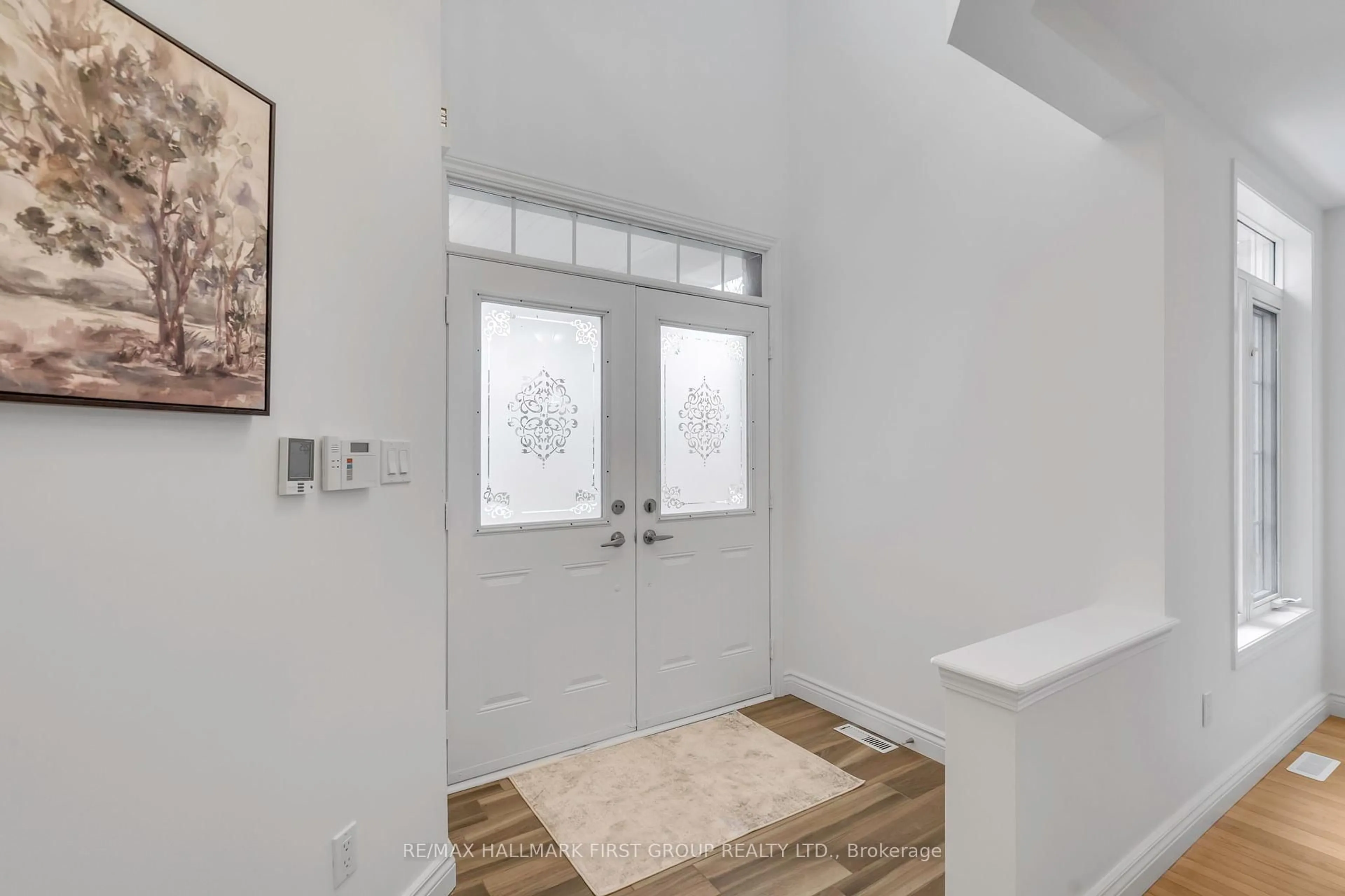 Indoor entryway for 1649 Sherbrook Dr, Oshawa Ontario L1K 2X1