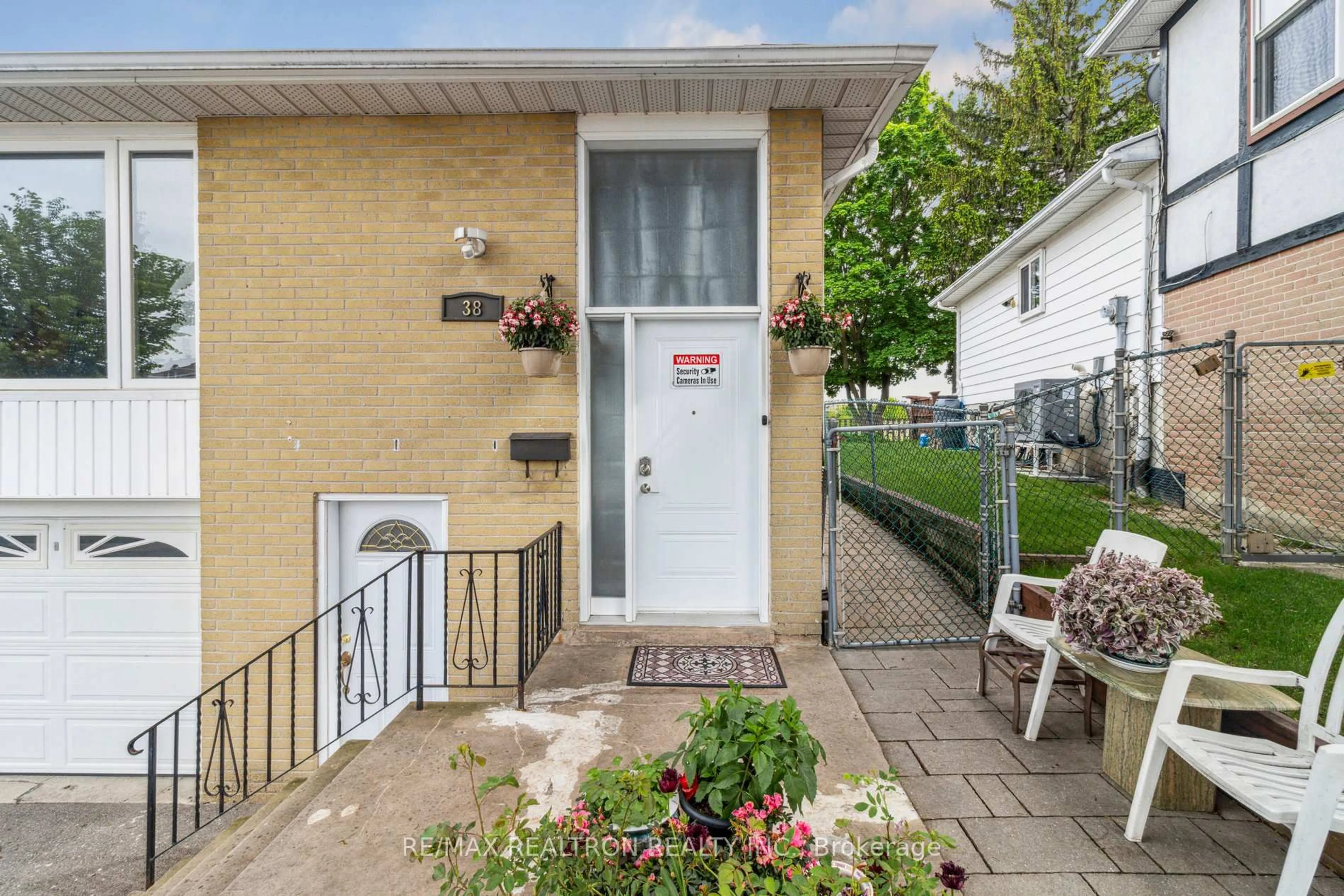 Patio, street for 38 Parkdene Crt, Toronto Ontario M1W 2J3