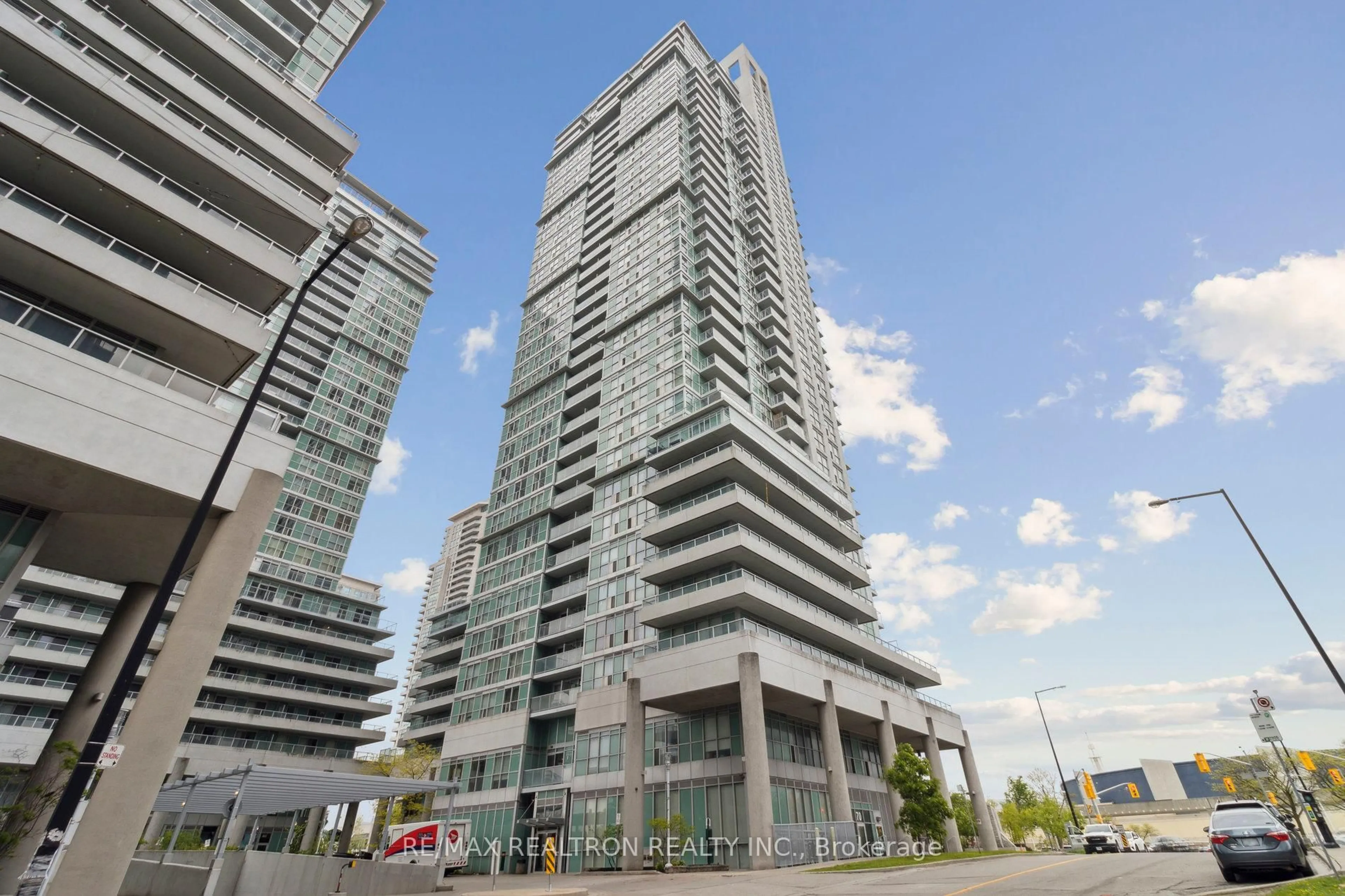 Patio, building for 70 Town Centre Crt #2604, Toronto Ontario M1P 0B2