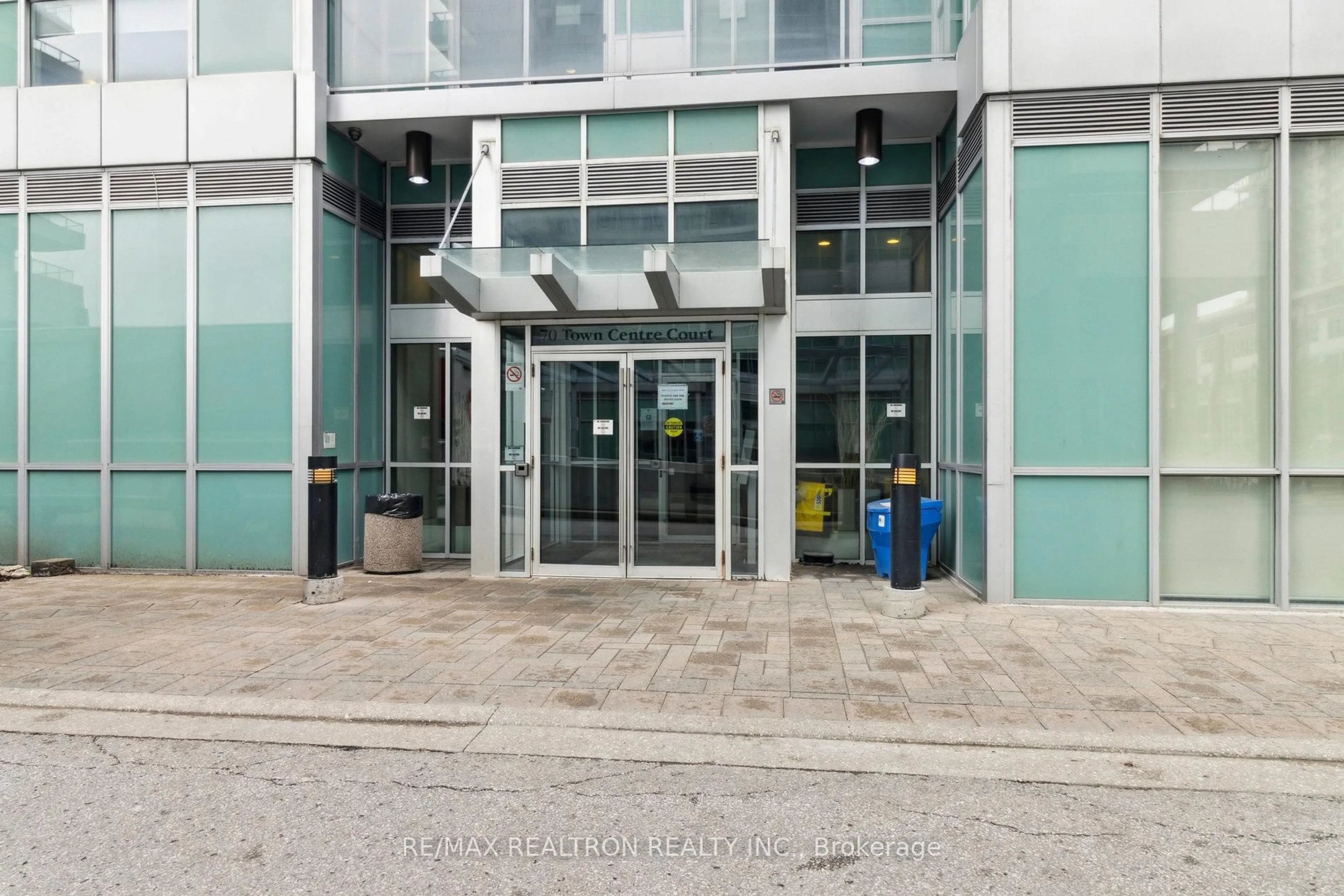Indoor foyer for 70 Town Centre Crt #2604, Toronto Ontario M1P 0B2