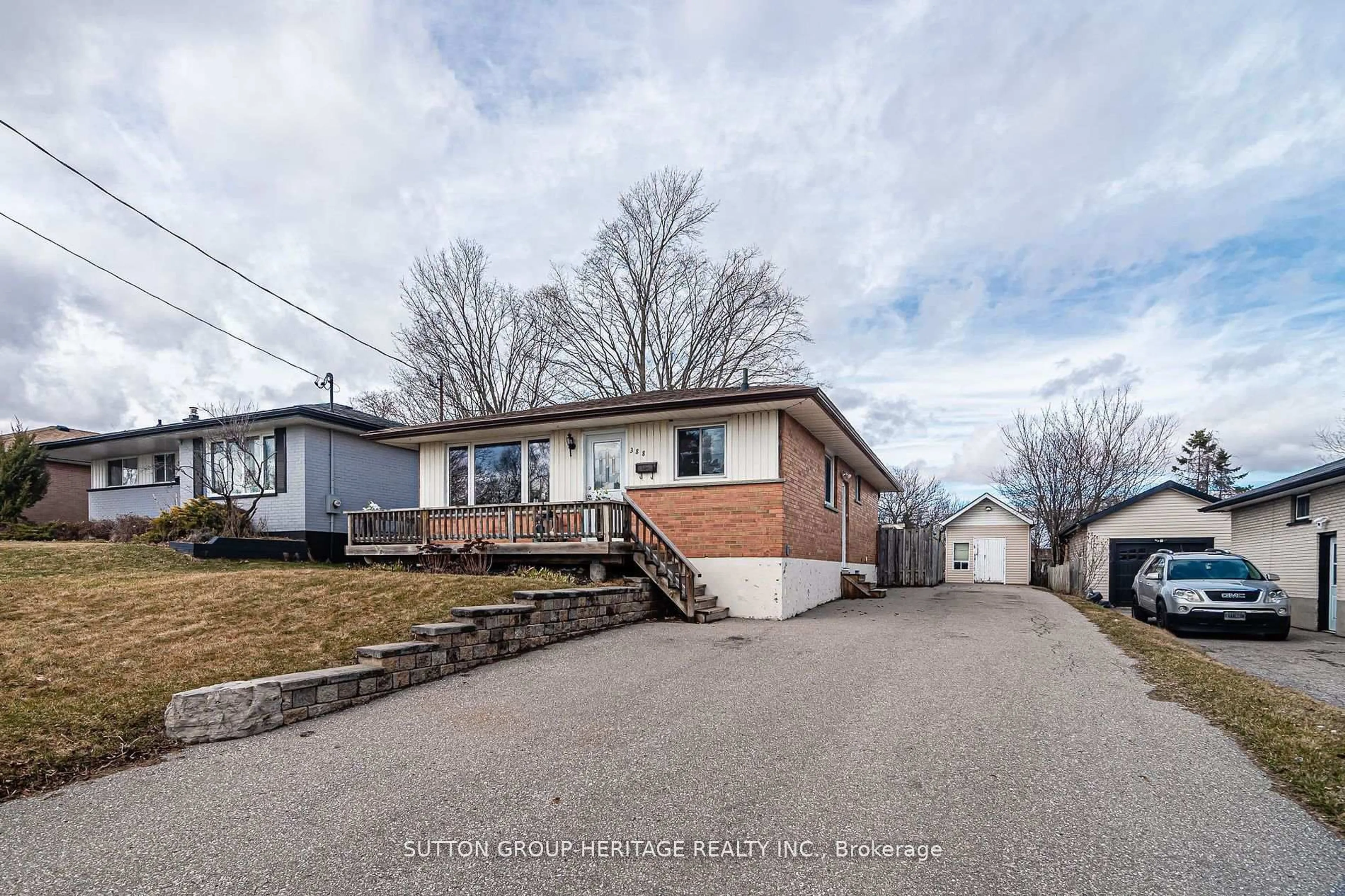 A pic from outside/outdoor area/front of a property/back of a property/a pic from drone, street for 388 Wolfe St, Oshawa Ontario L1H 3V1
