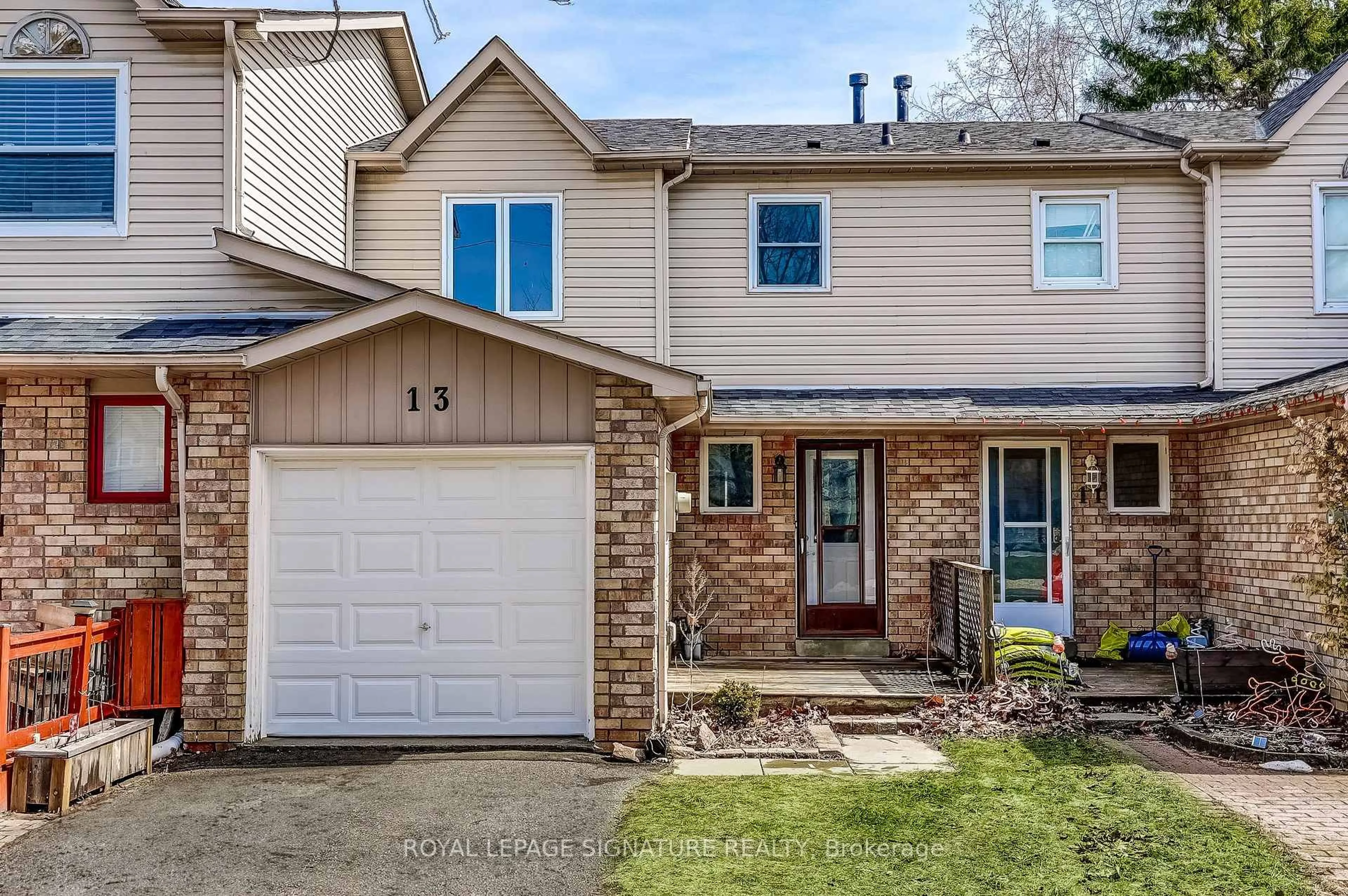 Home with brick exterior material, street for 13 Hanning Crt, Clarington Ontario L1C 4R3