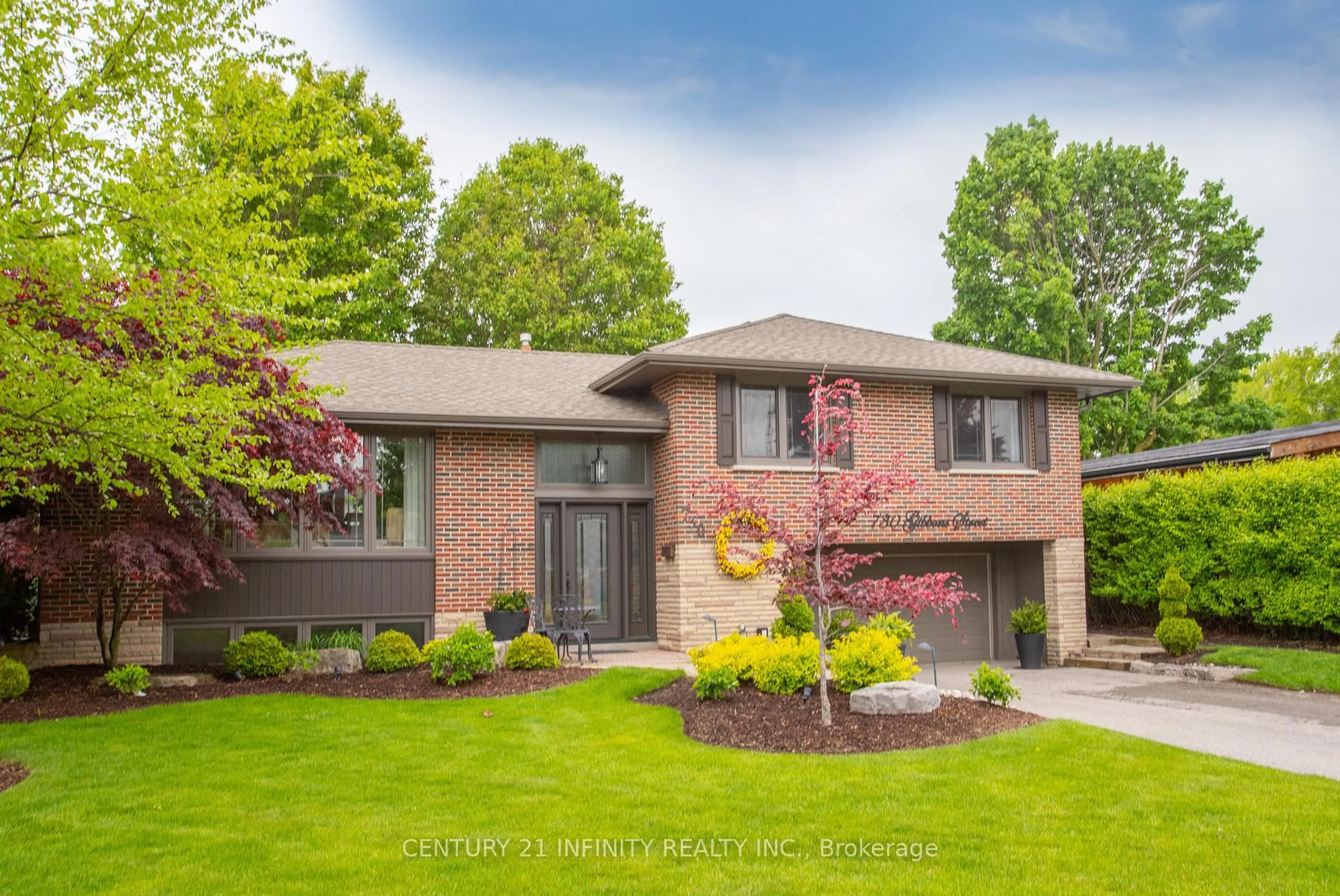 Home with brick exterior material, street for 730 Gibbons St, Oshawa Ontario L1J 5A2