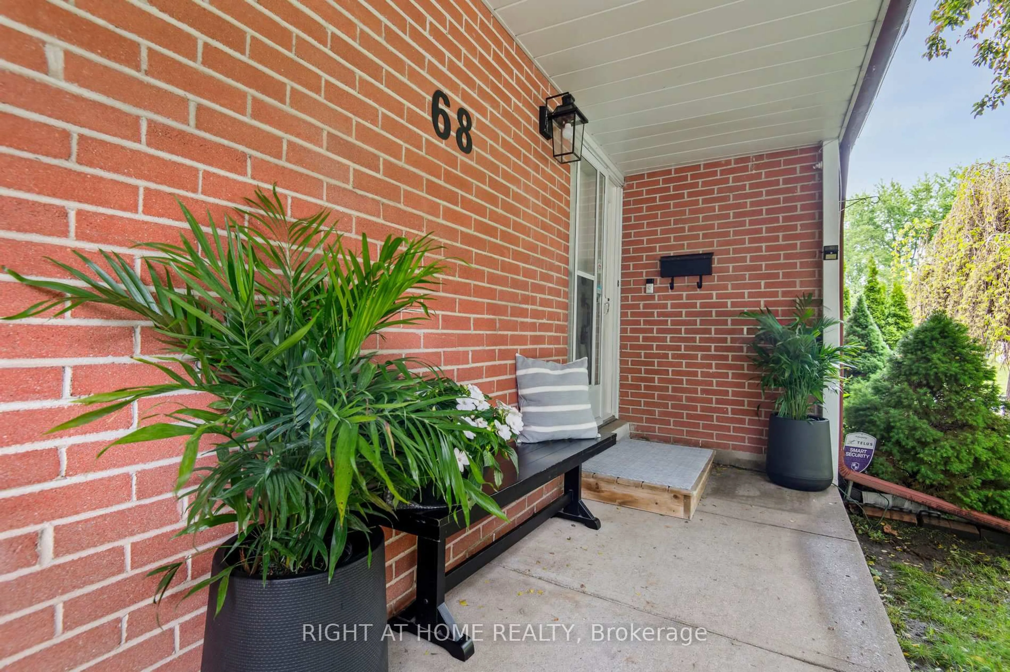 Indoor entryway for 68 Highcourt Cres, Toronto Ontario M1H 2L8