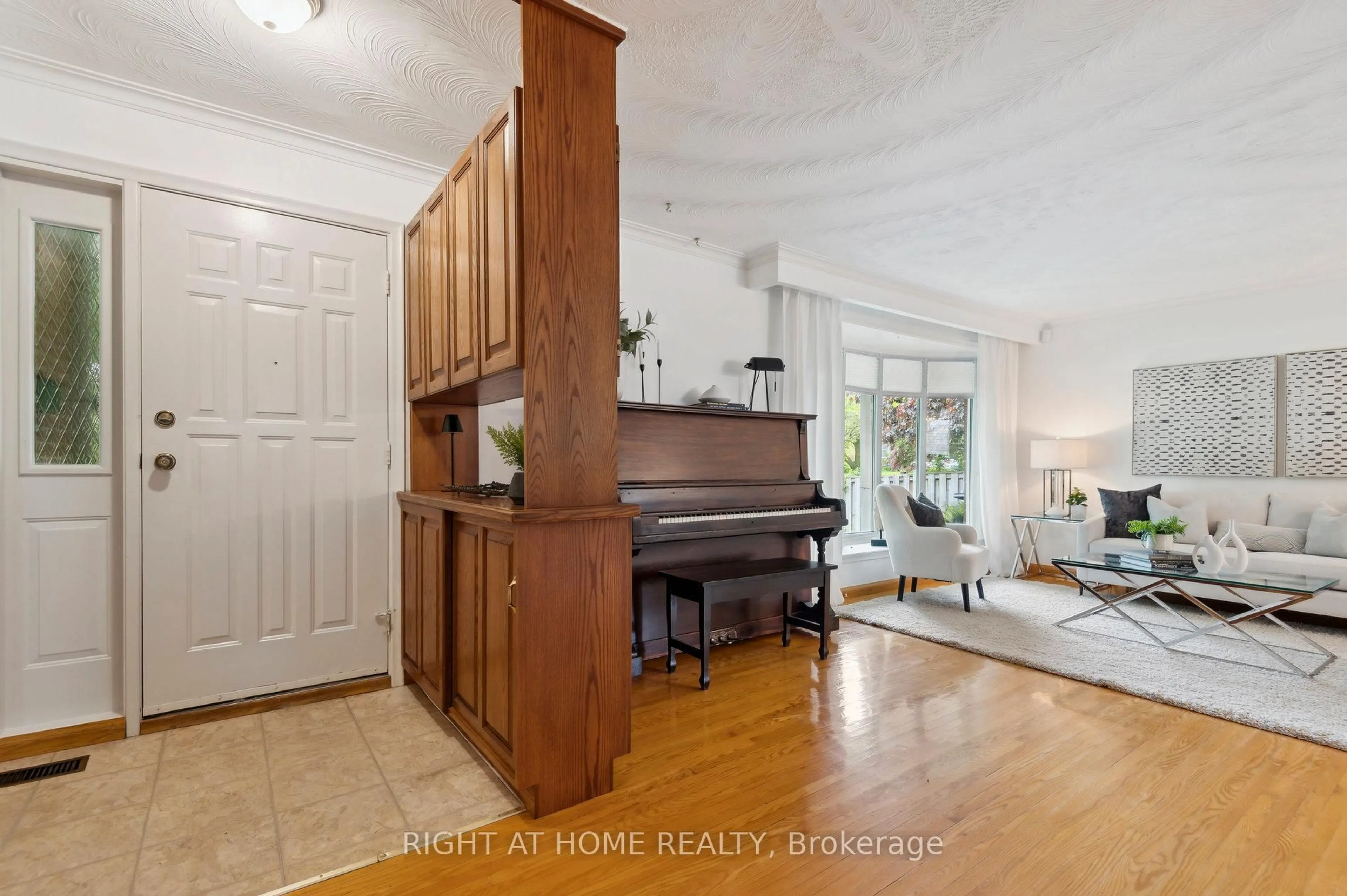 Indoor entryway for 68 Highcourt Cres, Toronto Ontario M1H 2L8
