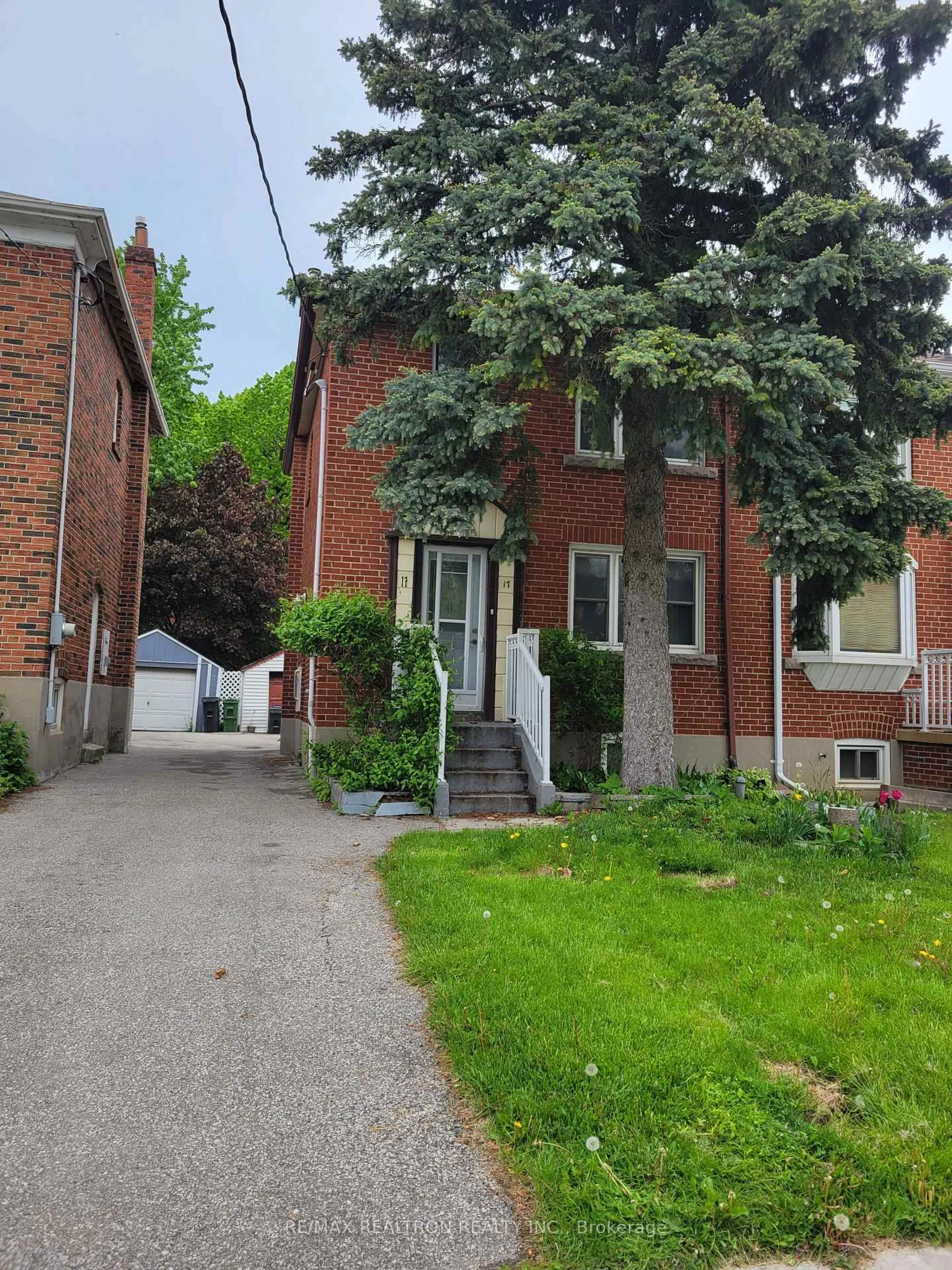 Home with brick exterior material, street for 17 Atlee Ave, Toronto Ontario M1N 3W9