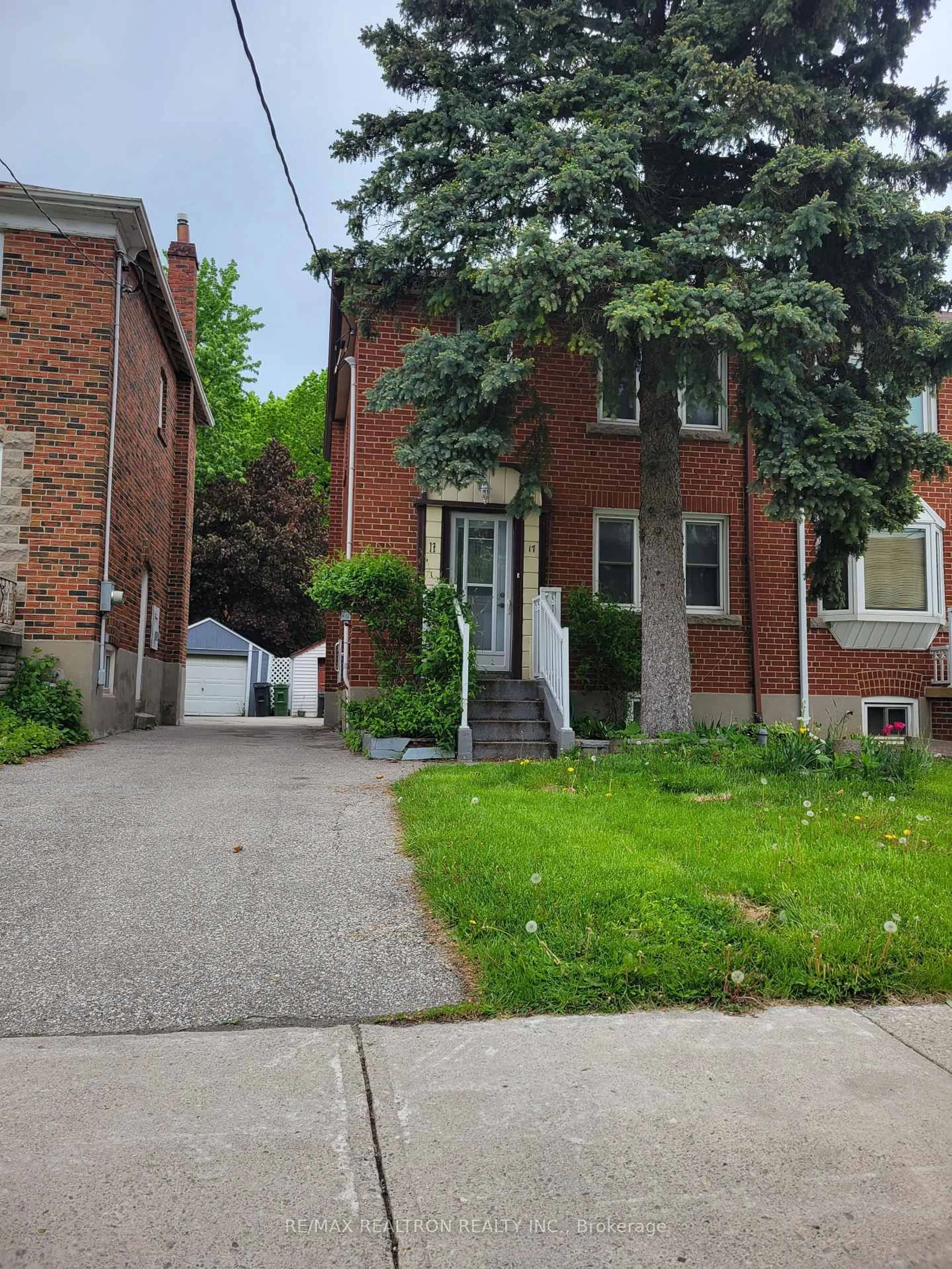 Home with brick exterior material, street for 17 Atlee Ave, Toronto Ontario M1N 3W9