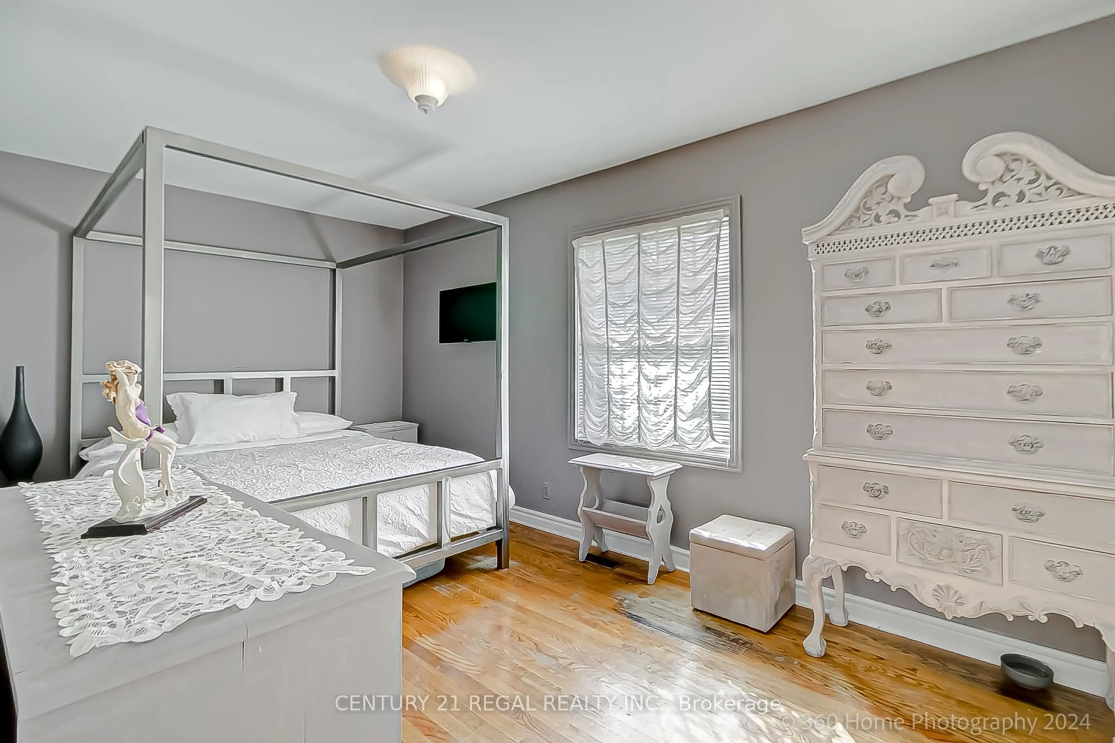 Bedroom with bed, unknown for 2239 Gerrard St, Toronto Ontario M4E 2C9