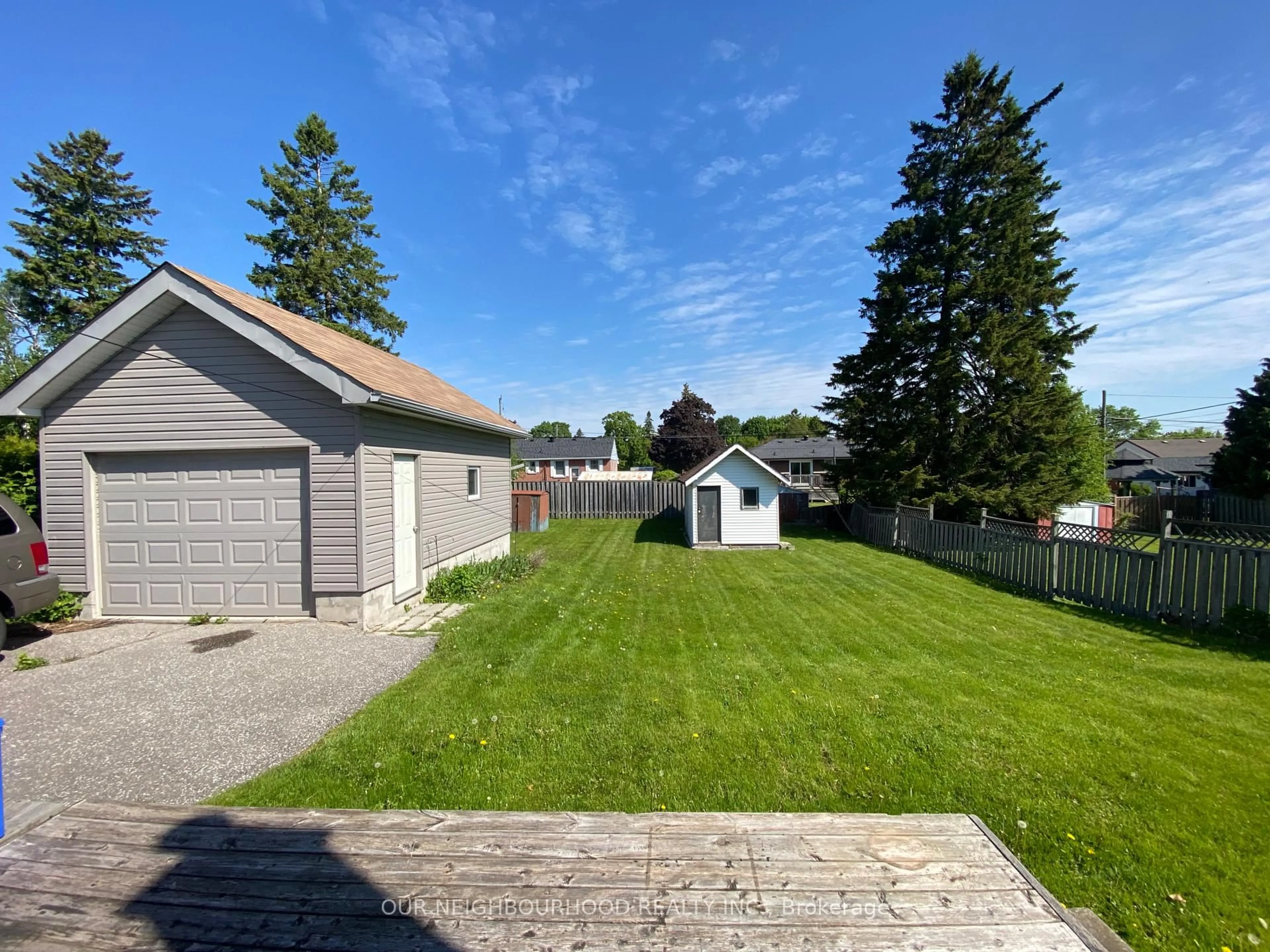 A pic from outside/outdoor area/front of a property/back of a property/a pic from drone, street for 494 Annapolis Ave, Oshawa Ontario L1J 2Y7