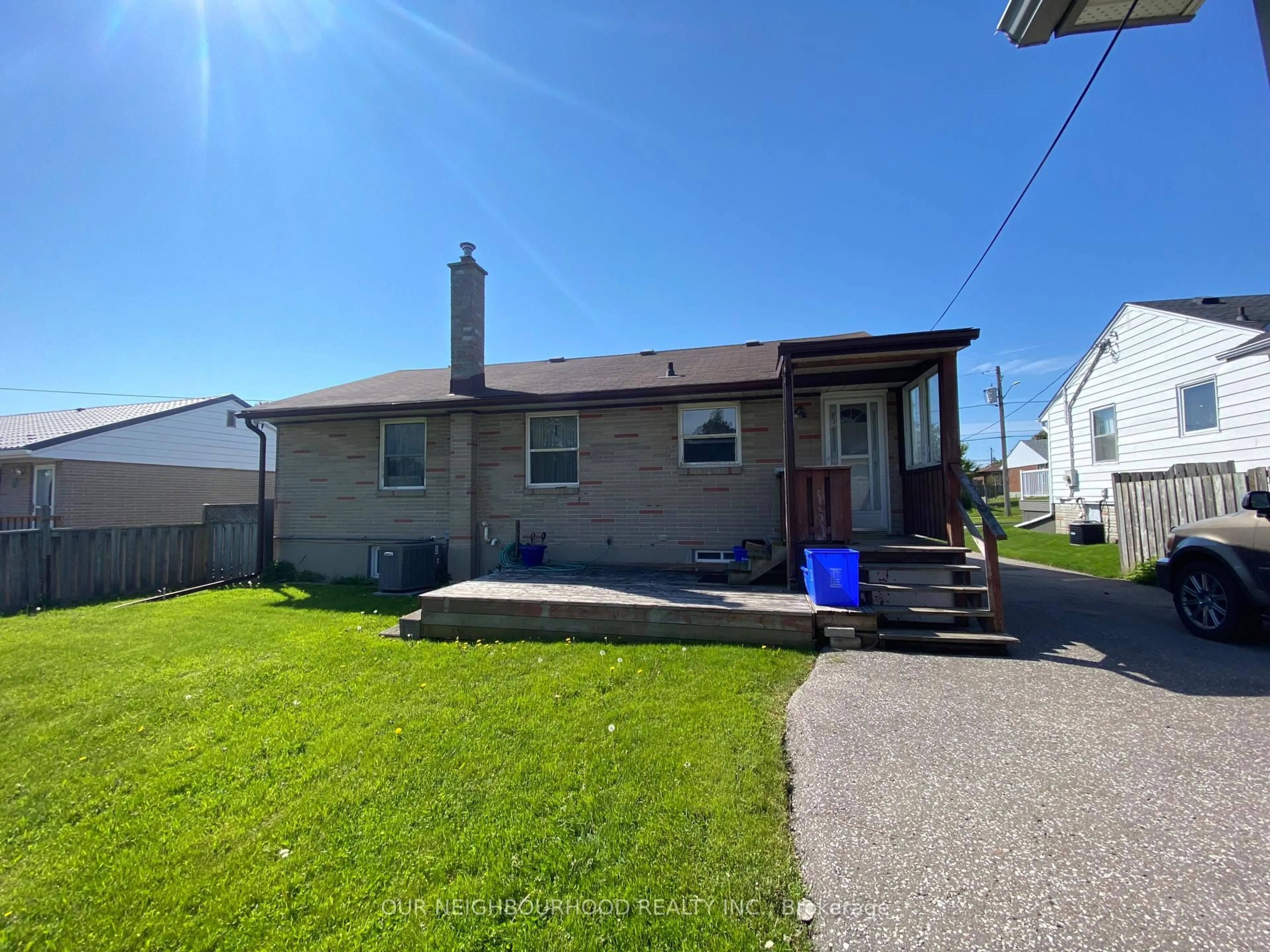 A pic from outside/outdoor area/front of a property/back of a property/a pic from drone, street for 494 Annapolis Ave, Oshawa Ontario L1J 2Y7