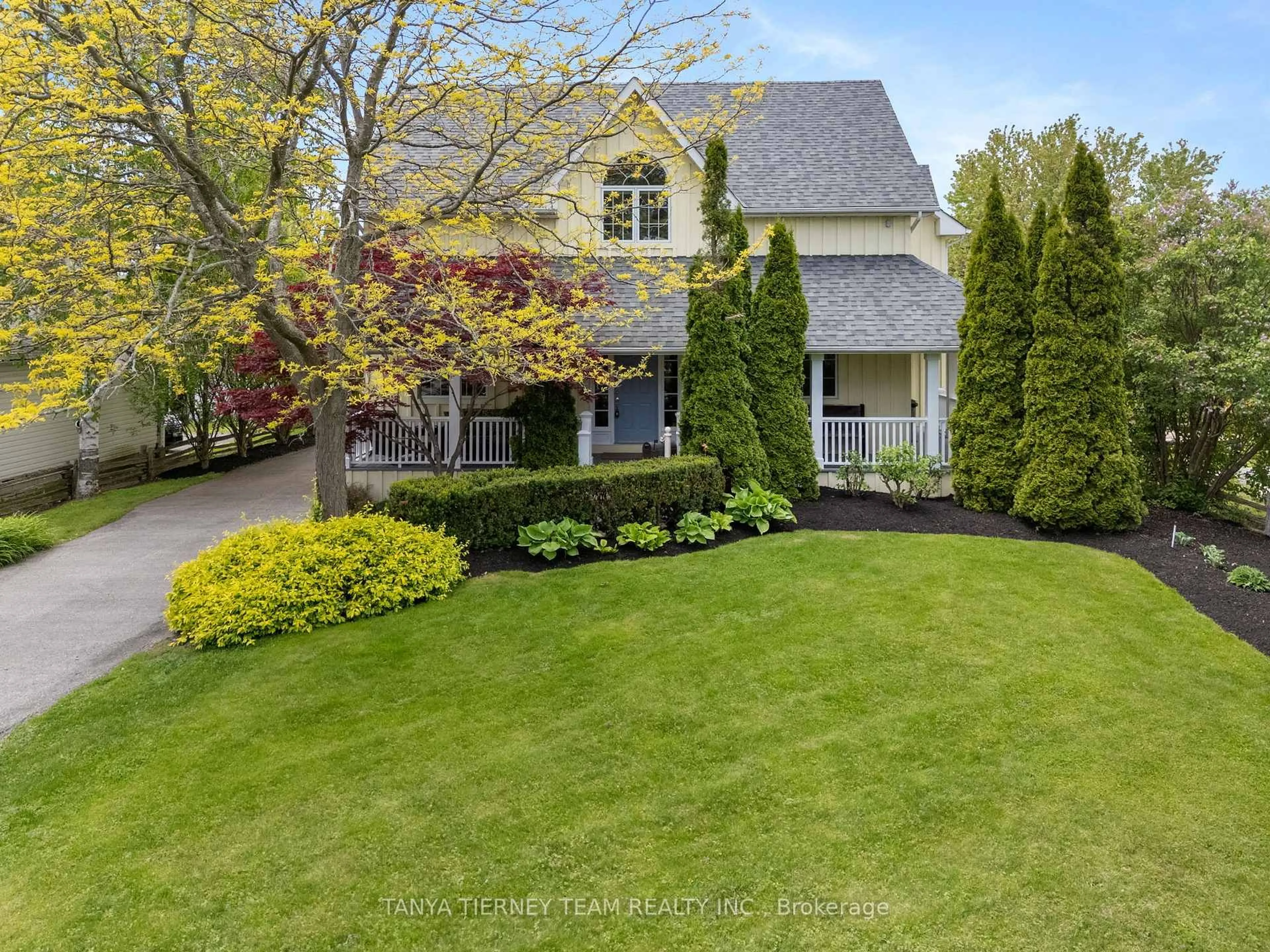 A pic from outside/outdoor area/front of a property/back of a property/a pic from drone, street for 1878 Appleview Rd, Pickering Ontario L1V 1T8