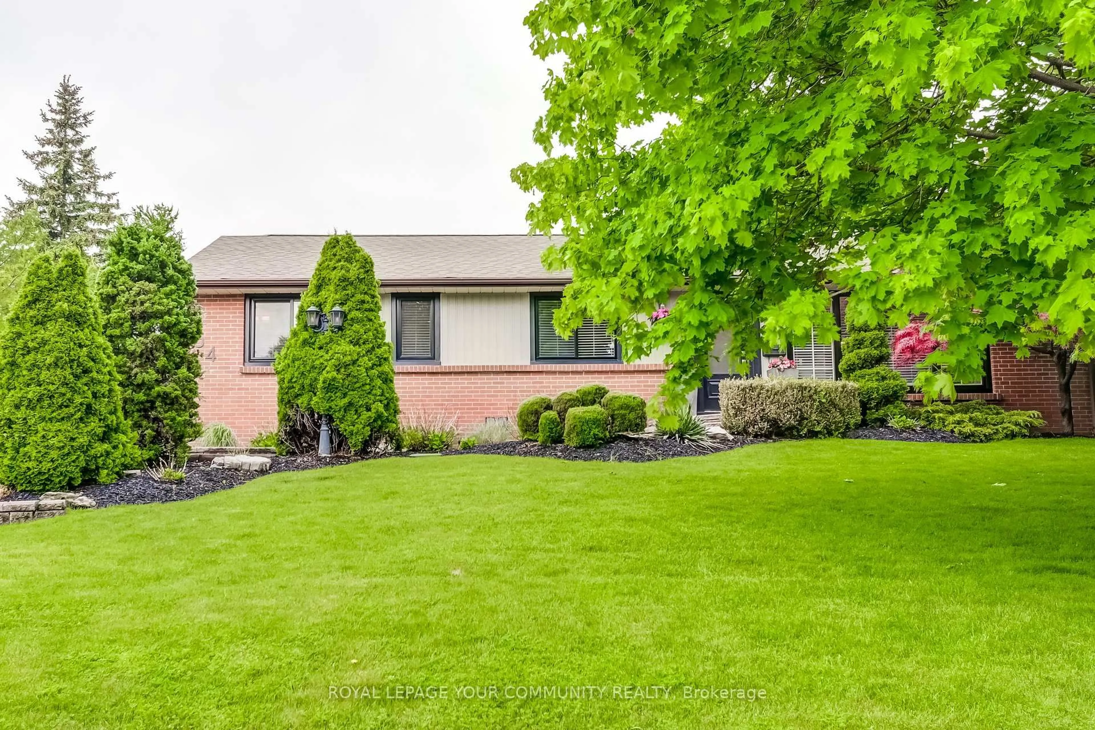 Home with brick exterior material, street for 54 Montgomery Ave, Whitby Ontario L1M 1B1
