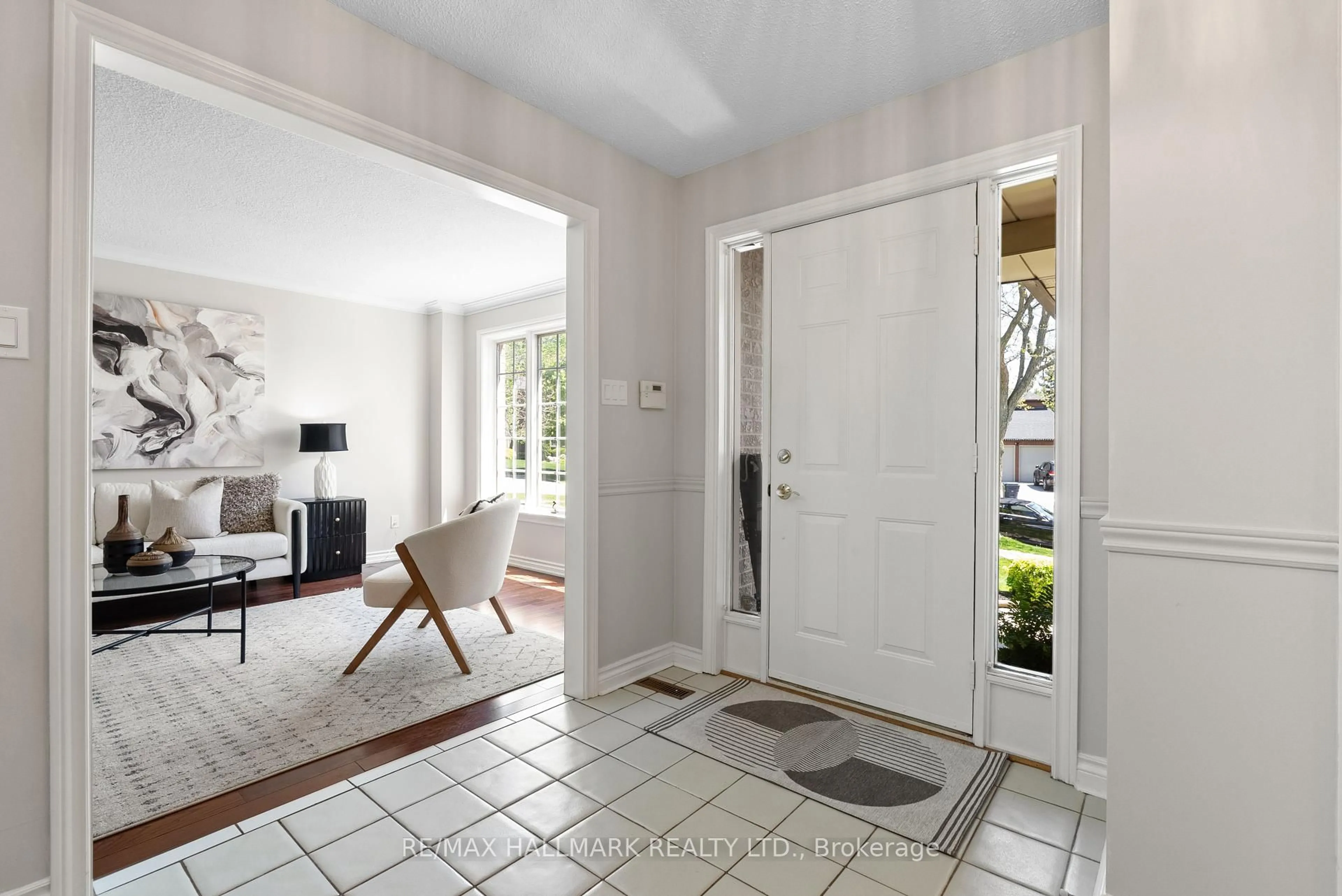 Indoor entryway for 64 Invermarge Dr, Toronto Ontario M1C 3M4