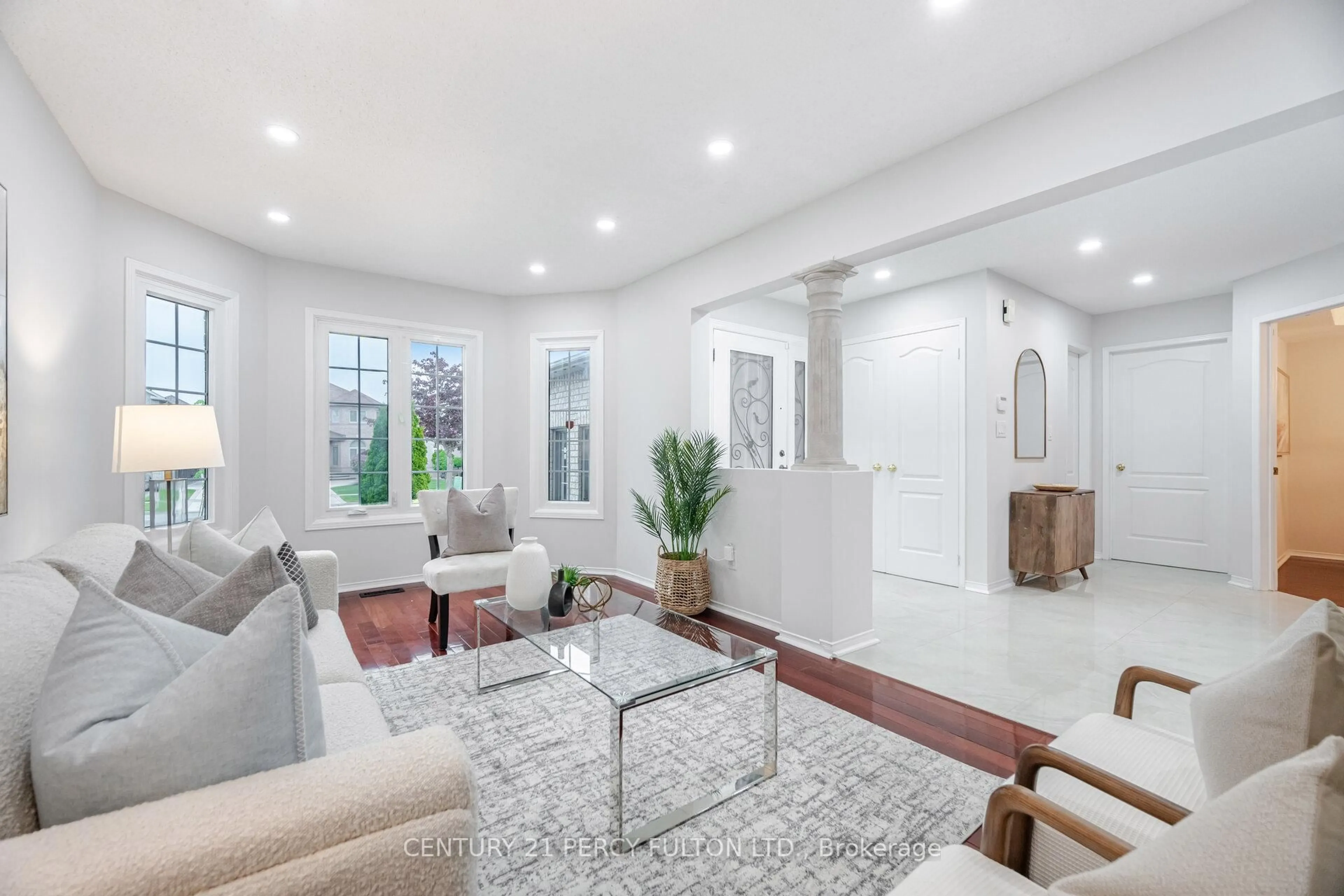 Living room with furniture, unknown for 14 Gillingham St, Toronto Ontario M1B 5X1