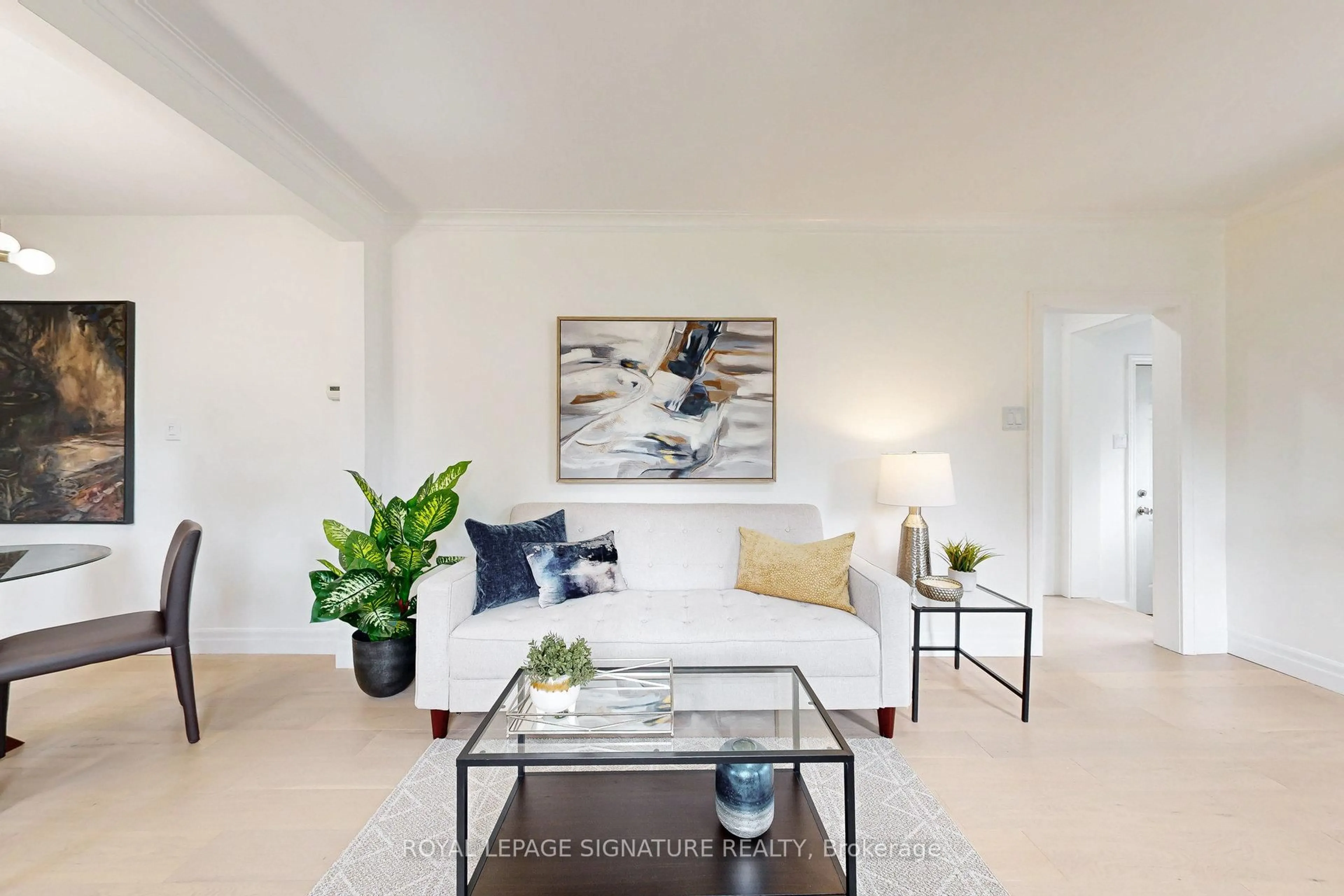 Living room with furniture, unknown for 17 Amiens Rd, Toronto Ontario M1E 3S5
