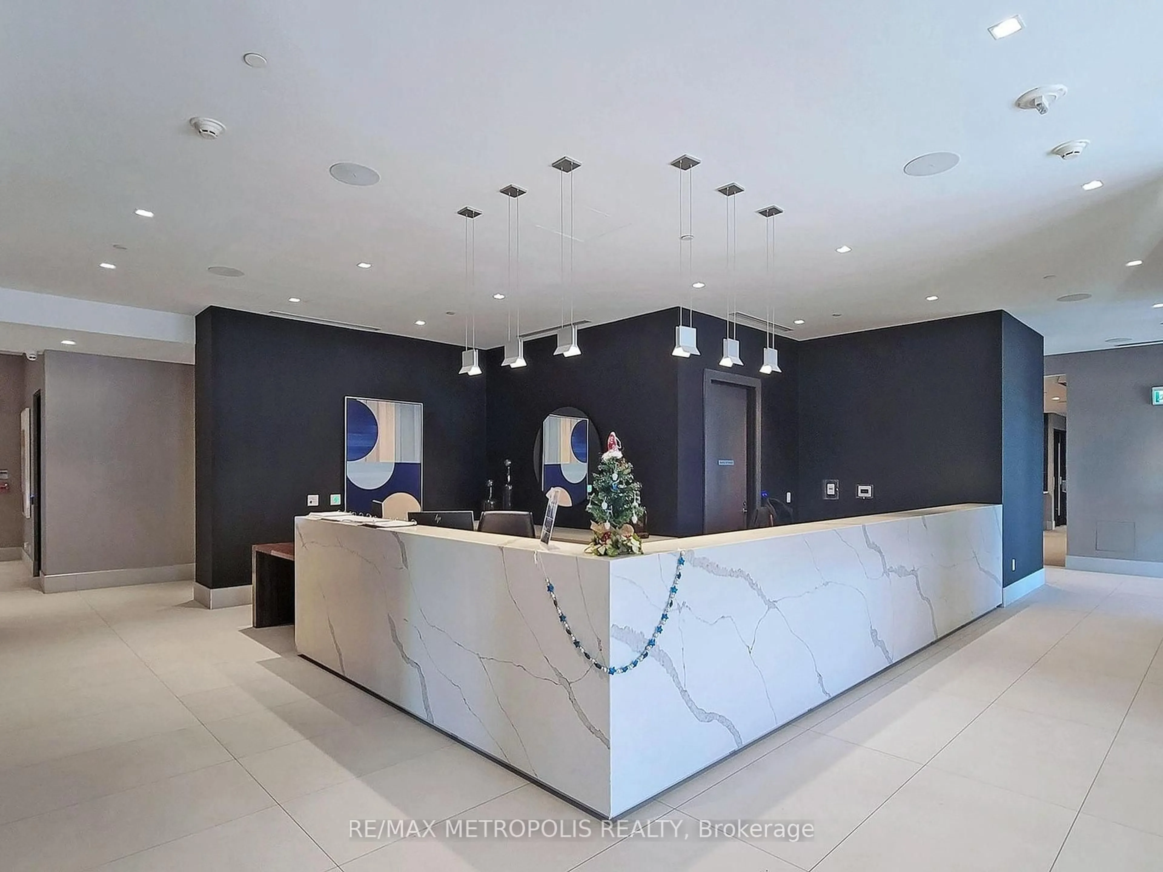 Lobby for 2550 Simcoe St #2020, Oshawa Ontario L1L 0R5