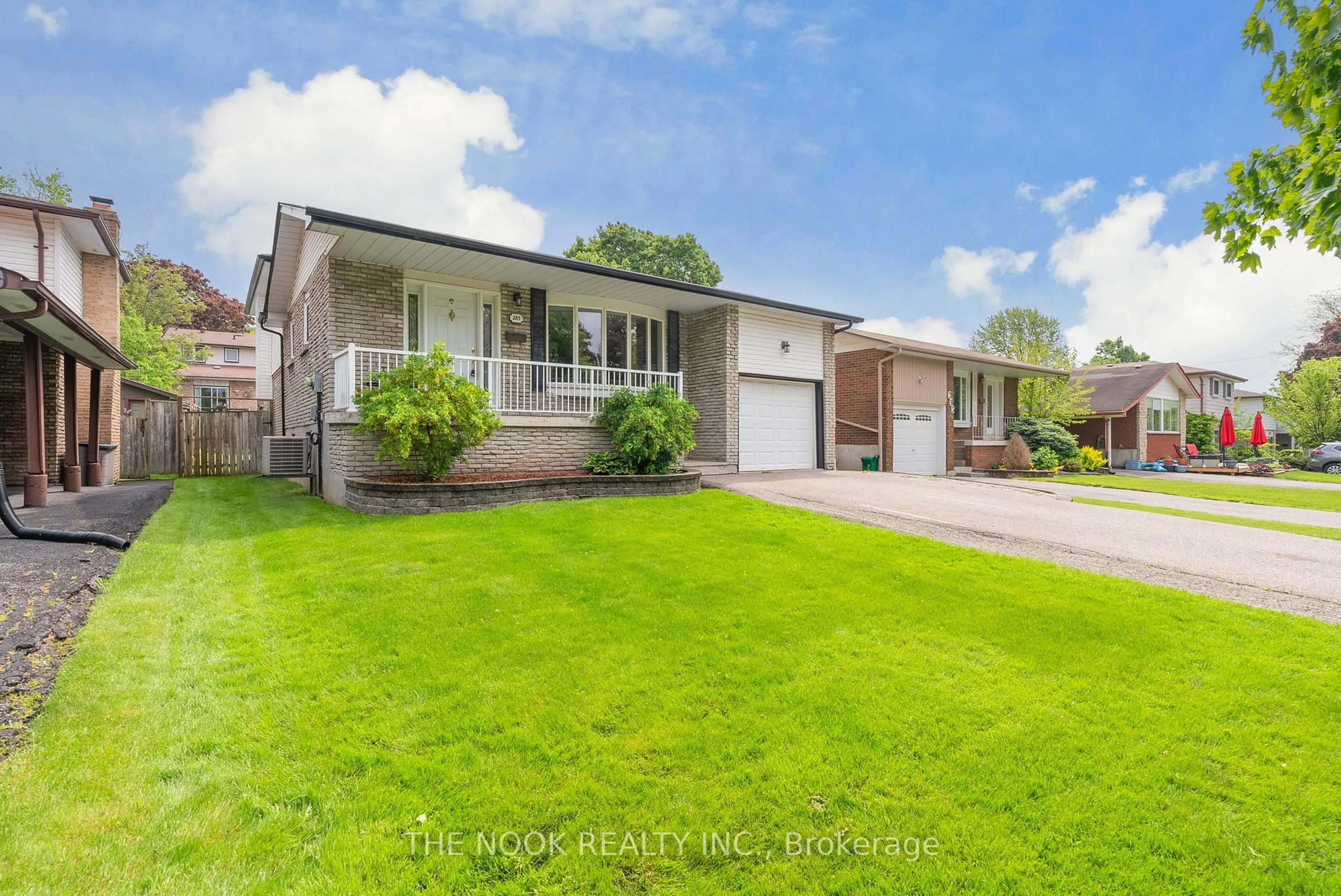 A pic from outside/outdoor area/front of a property/back of a property/a pic from drone, street for 287 Viewmount St, Oshawa Ontario L1H 7C2
