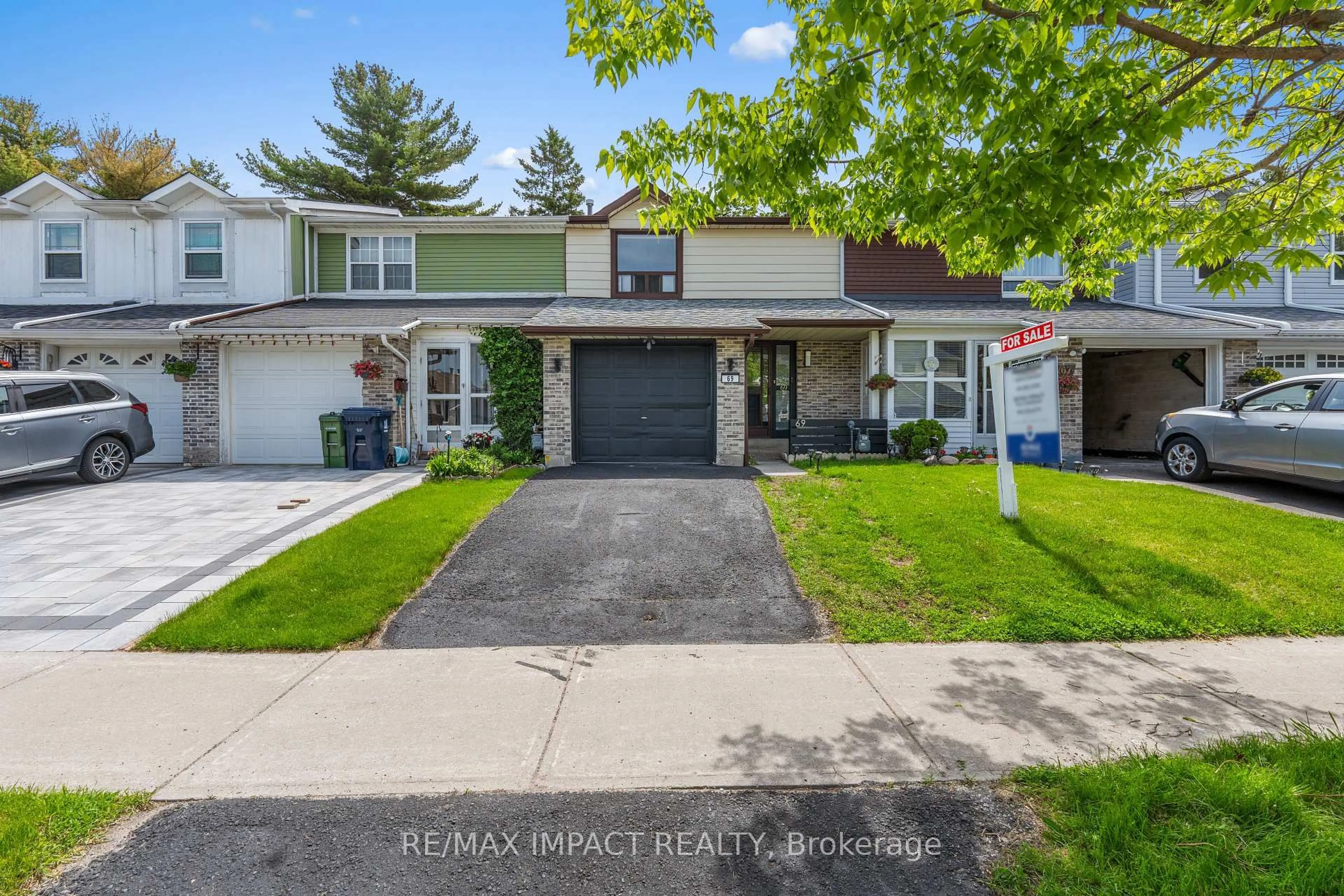 Home with vinyl exterior material, street for 69 Horseley Hill Dr, Toronto Ontario M1B 1W4