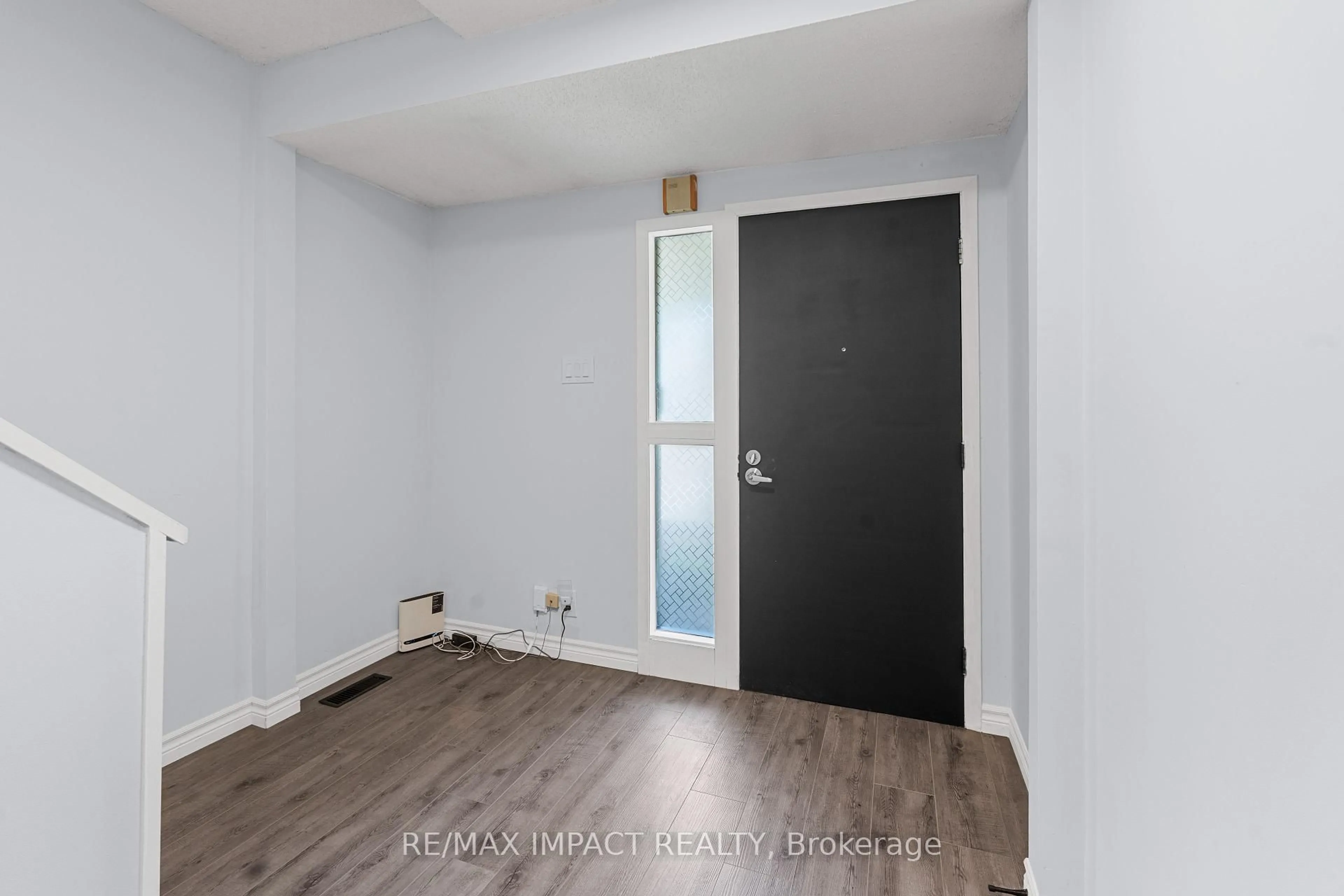 Indoor entryway for 69 Horseley Hill Dr, Toronto Ontario M1B 1W4