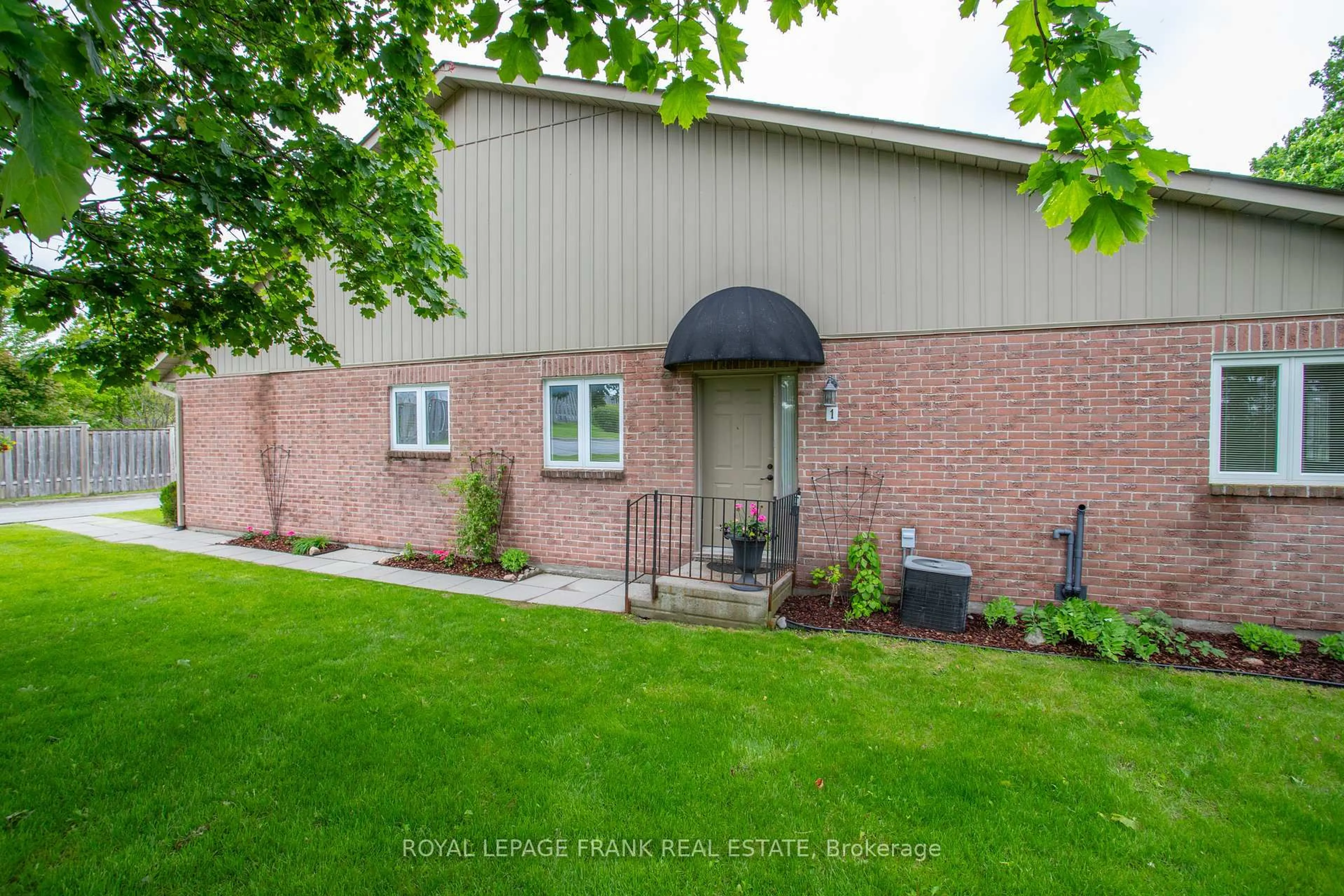 Patio, unknown for 234 Water St #1, Scugog Ontario L9L 1C4