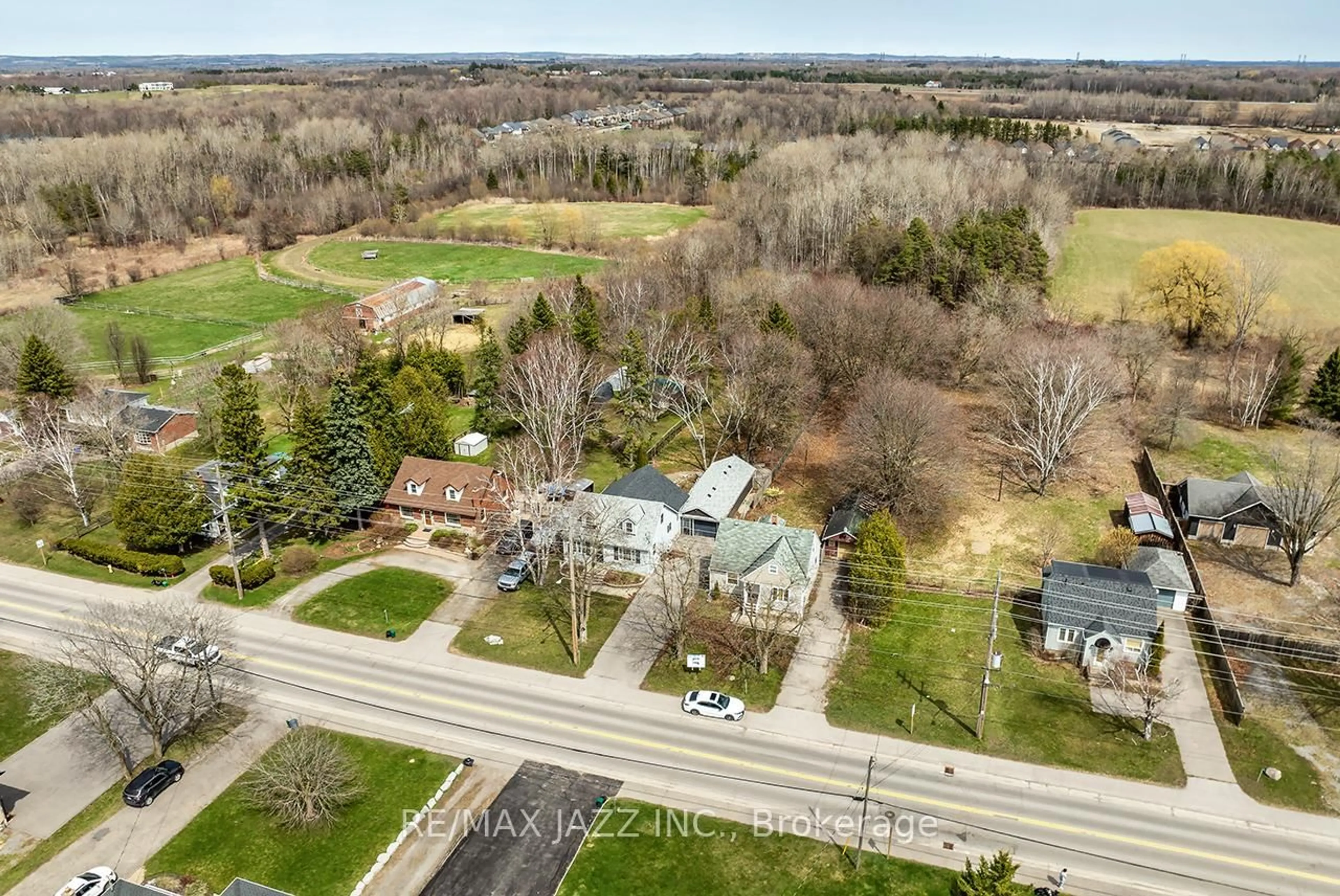 A pic from outside/outdoor area/front of a property/back of a property/a pic from drone, street for 3151 Courtice Rd, Clarington Ontario L1E 2H8
