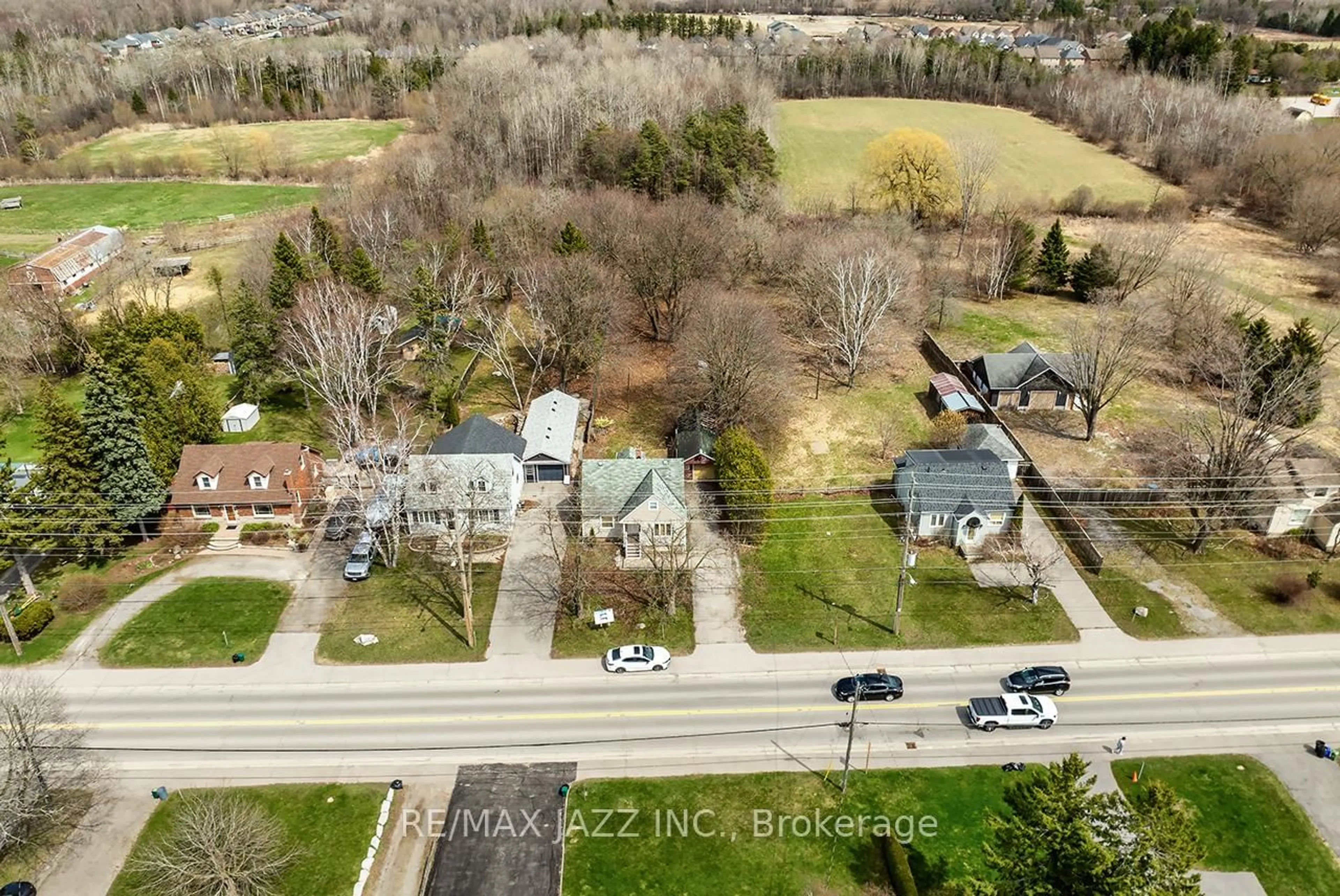 A pic from outside/outdoor area/front of a property/back of a property/a pic from drone, street for 3151 Courtice Rd, Clarington Ontario L1E 2H8