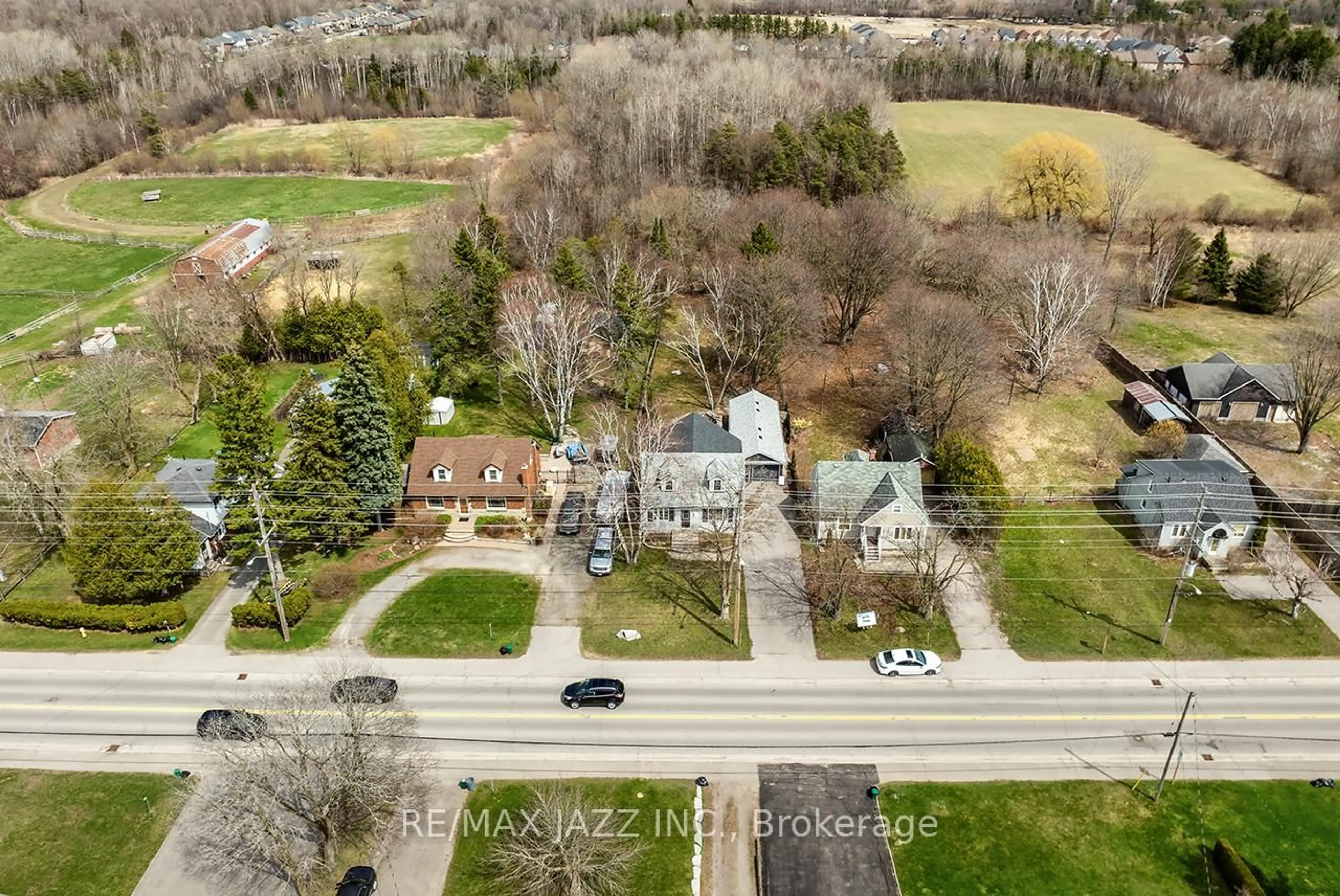 A pic from outside/outdoor area/front of a property/back of a property/a pic from drone, street for 3151 Courtice Rd, Clarington Ontario L1E 2H8