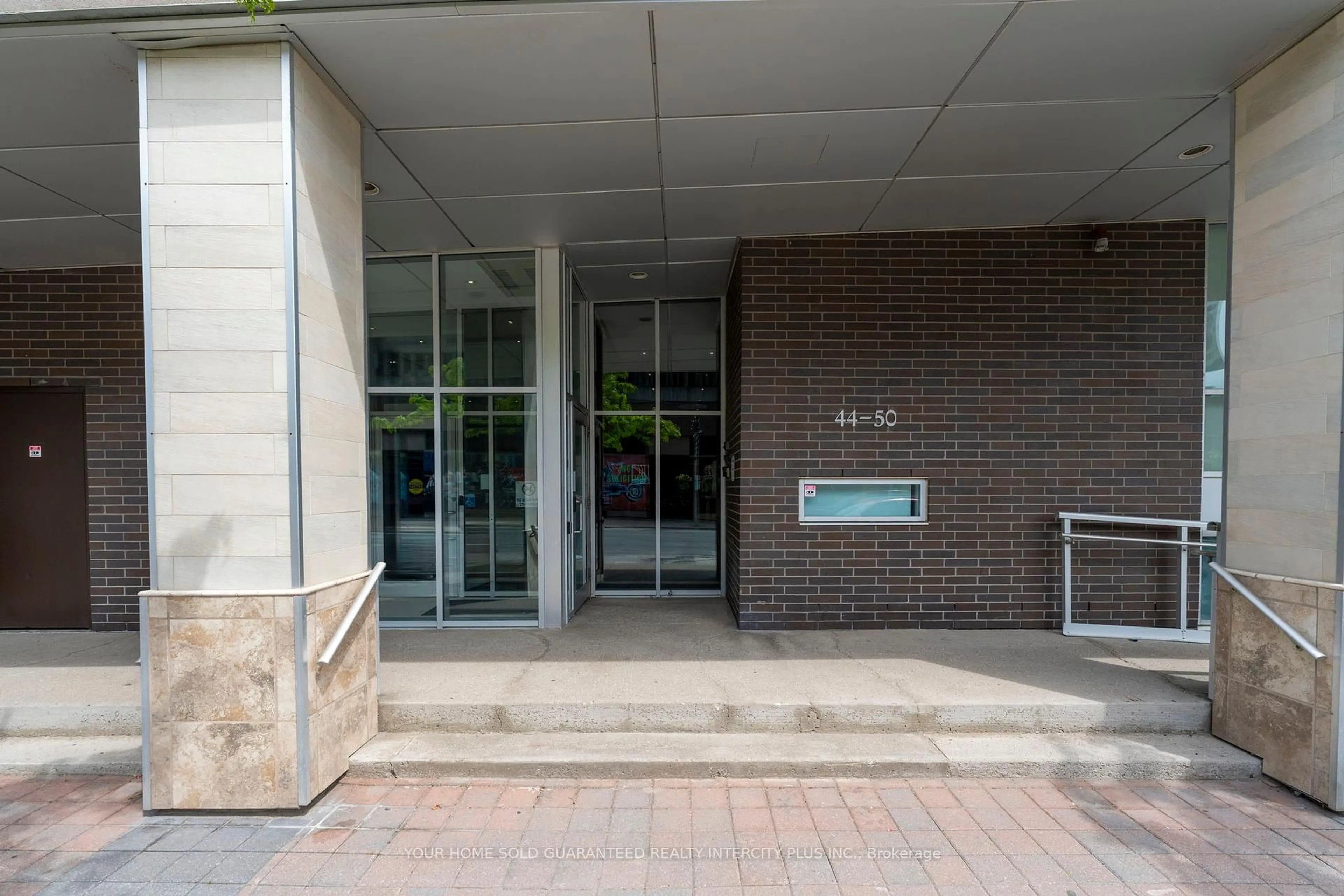 Indoor foyer for 44 Bond St #907, Oshawa Ontario L1G 6R2