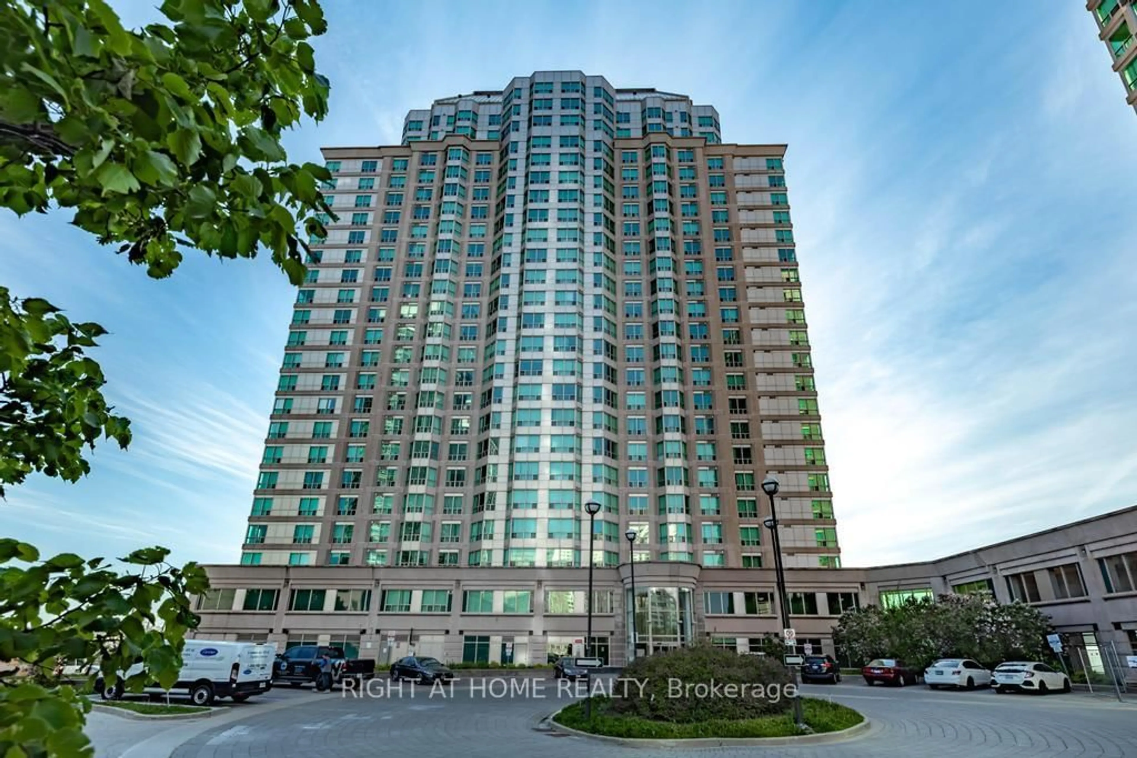 Indoor foyer for 11 Lee Centre Dr #716, Toronto Ontario M1H 3J5