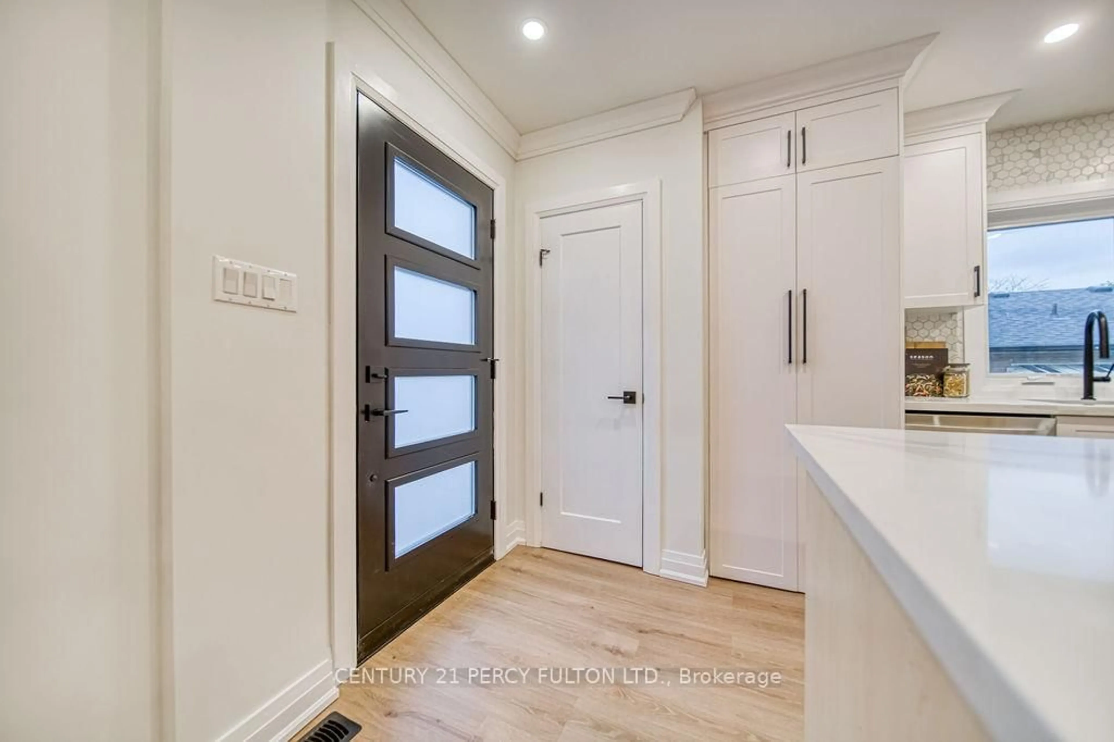 Indoor entryway for 720 Gilbert St, Whitby Ontario L1N 1S2