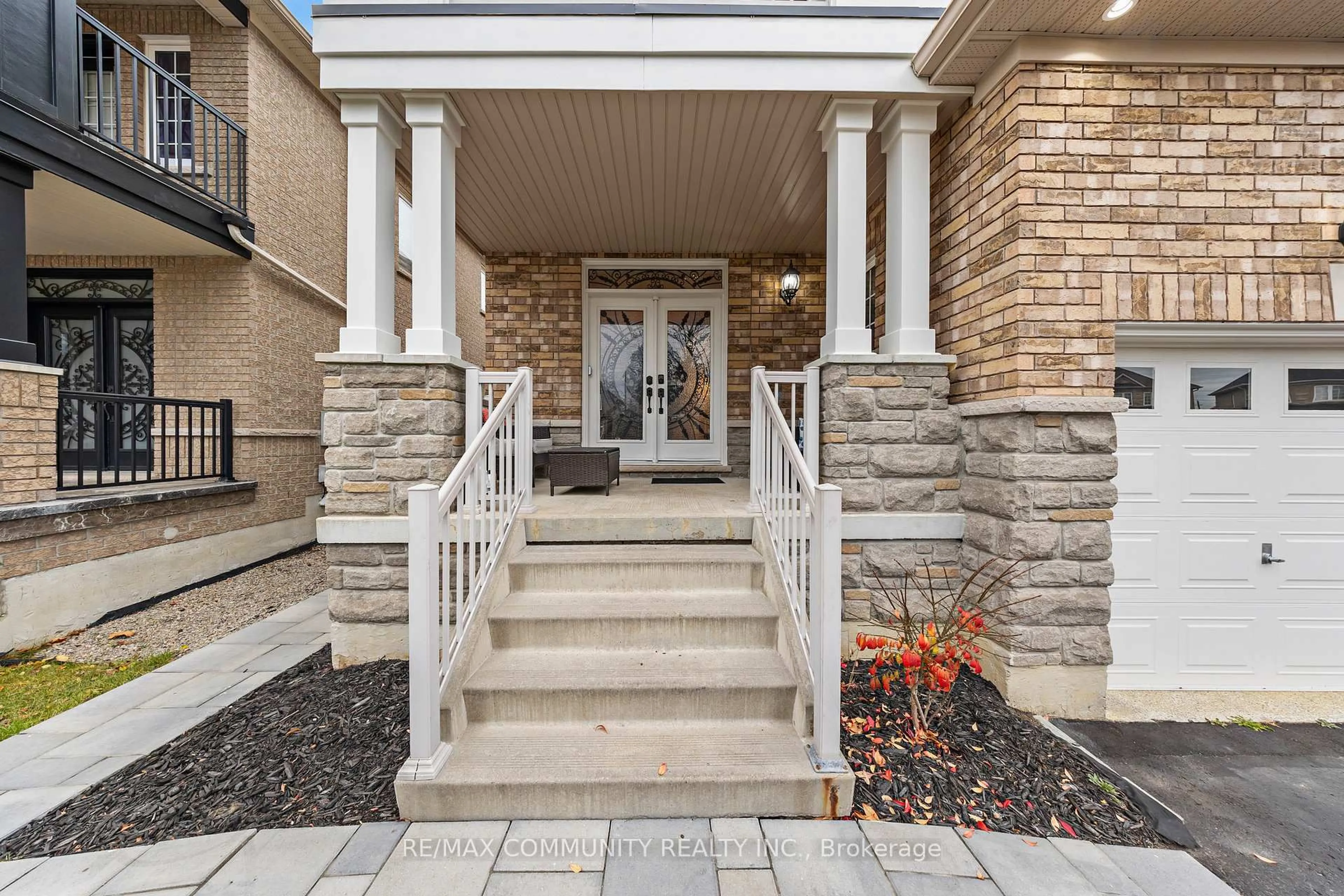 Unknown for 117 Sleepy Hollow Pl, Whitby Ontario L1R 0E4
