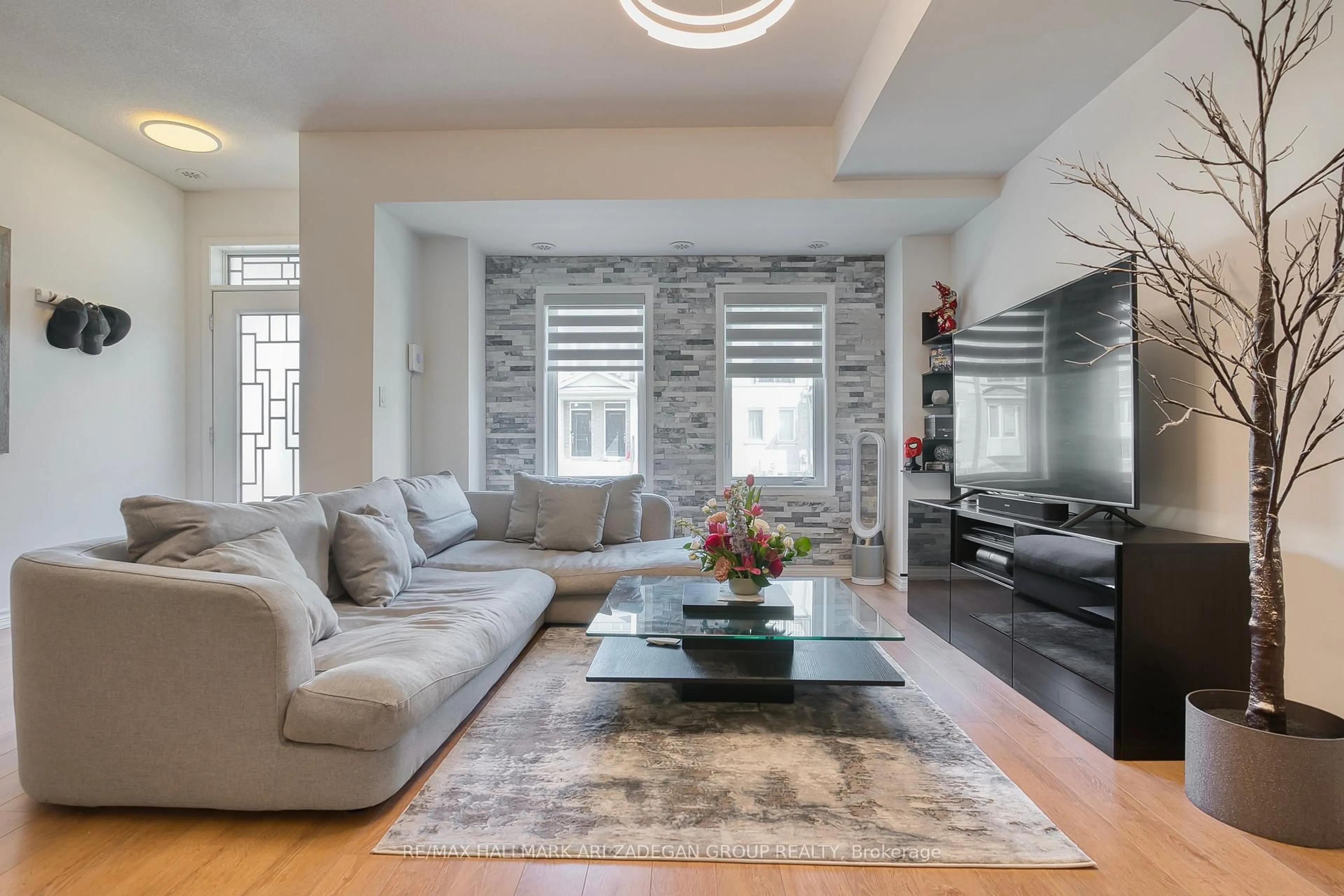 Living room with furniture, unknown for 1020 Dunsley Way, Whitby Ontario L1N 0L5