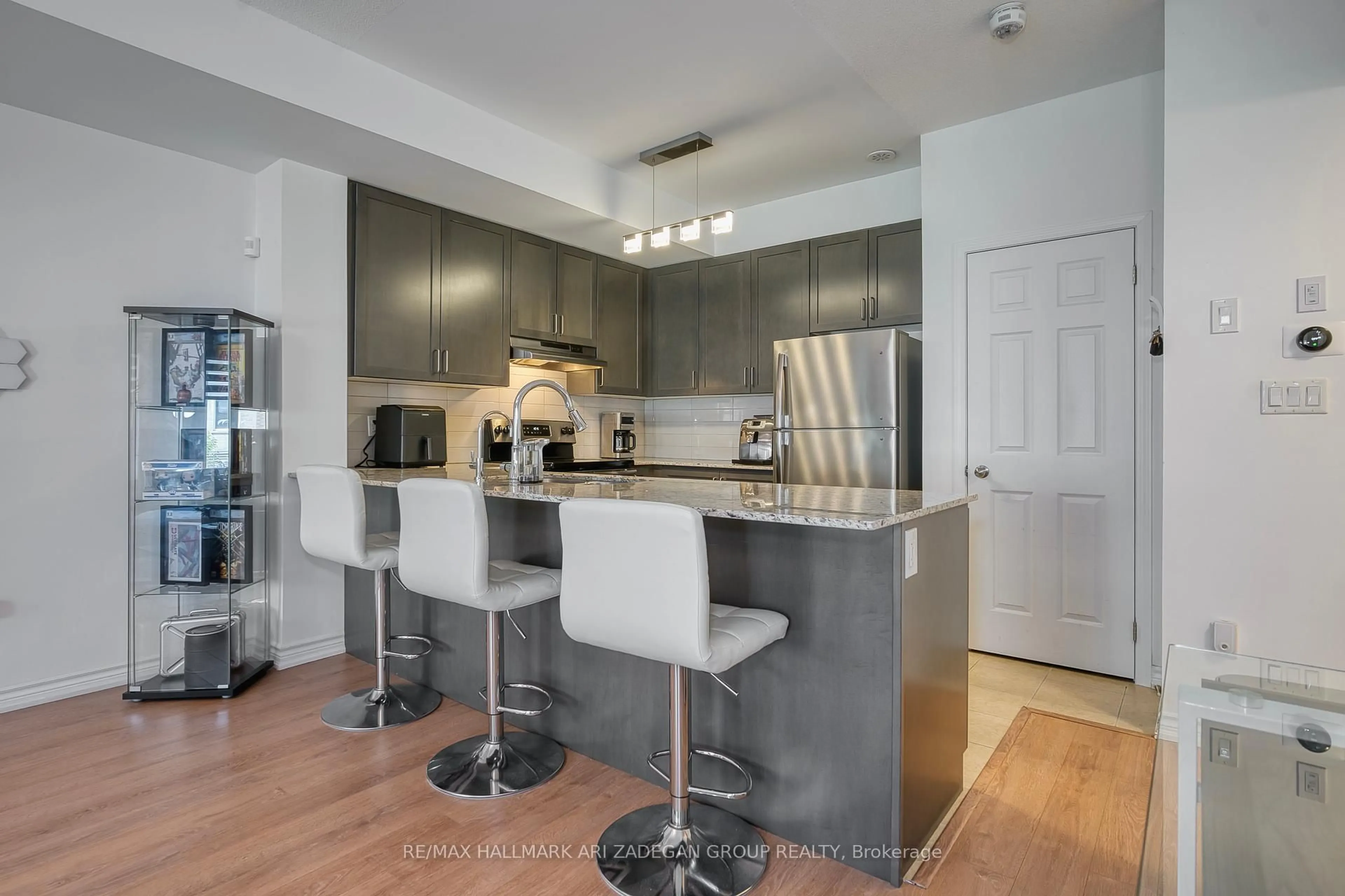 Open concept kitchen, unknown for 1020 Dunsley Way, Whitby Ontario L1N 0L5