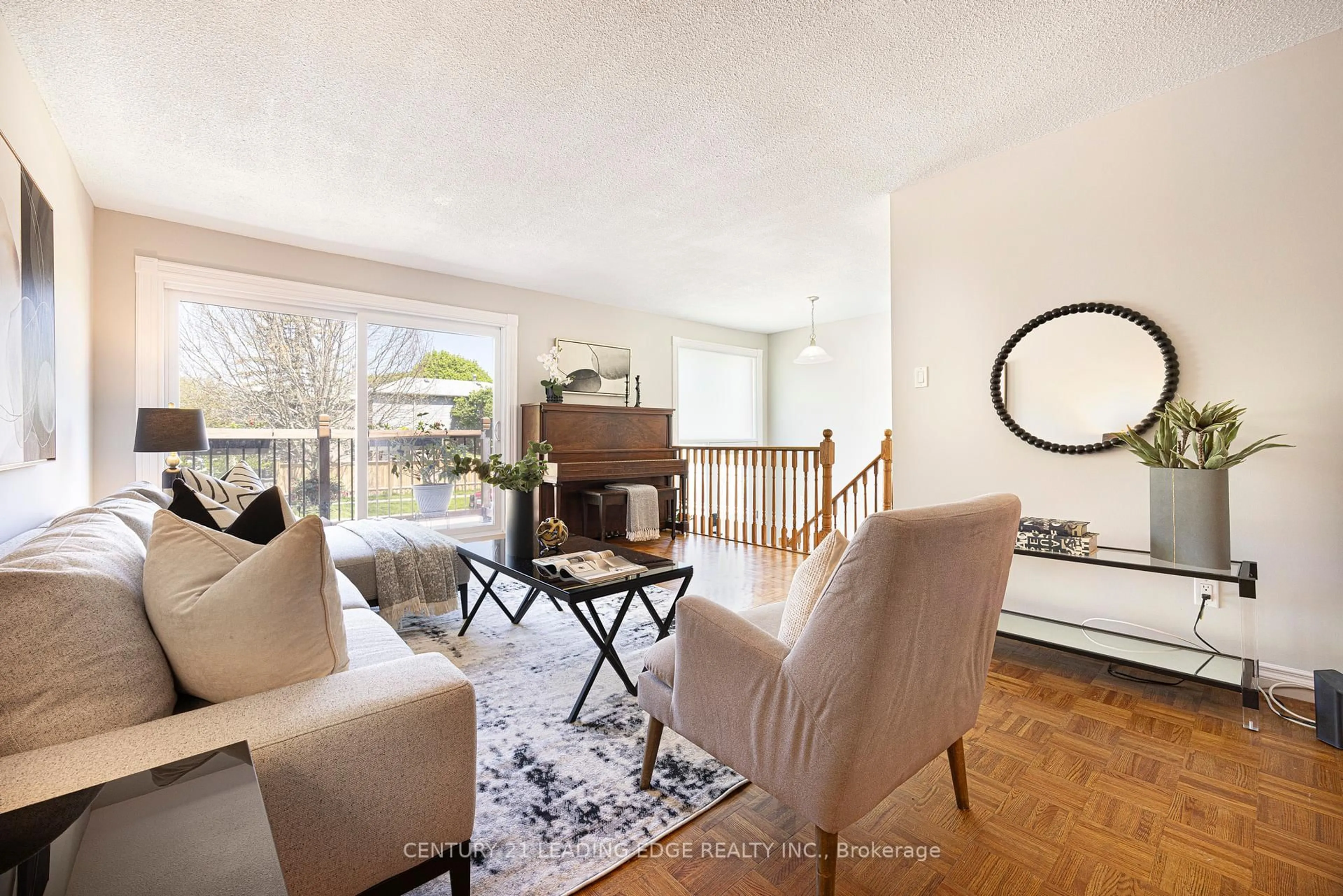Living room with furniture, wood/laminate floor for 14 DEANSCROFT Sq, Toronto Ontario M1E 4W9