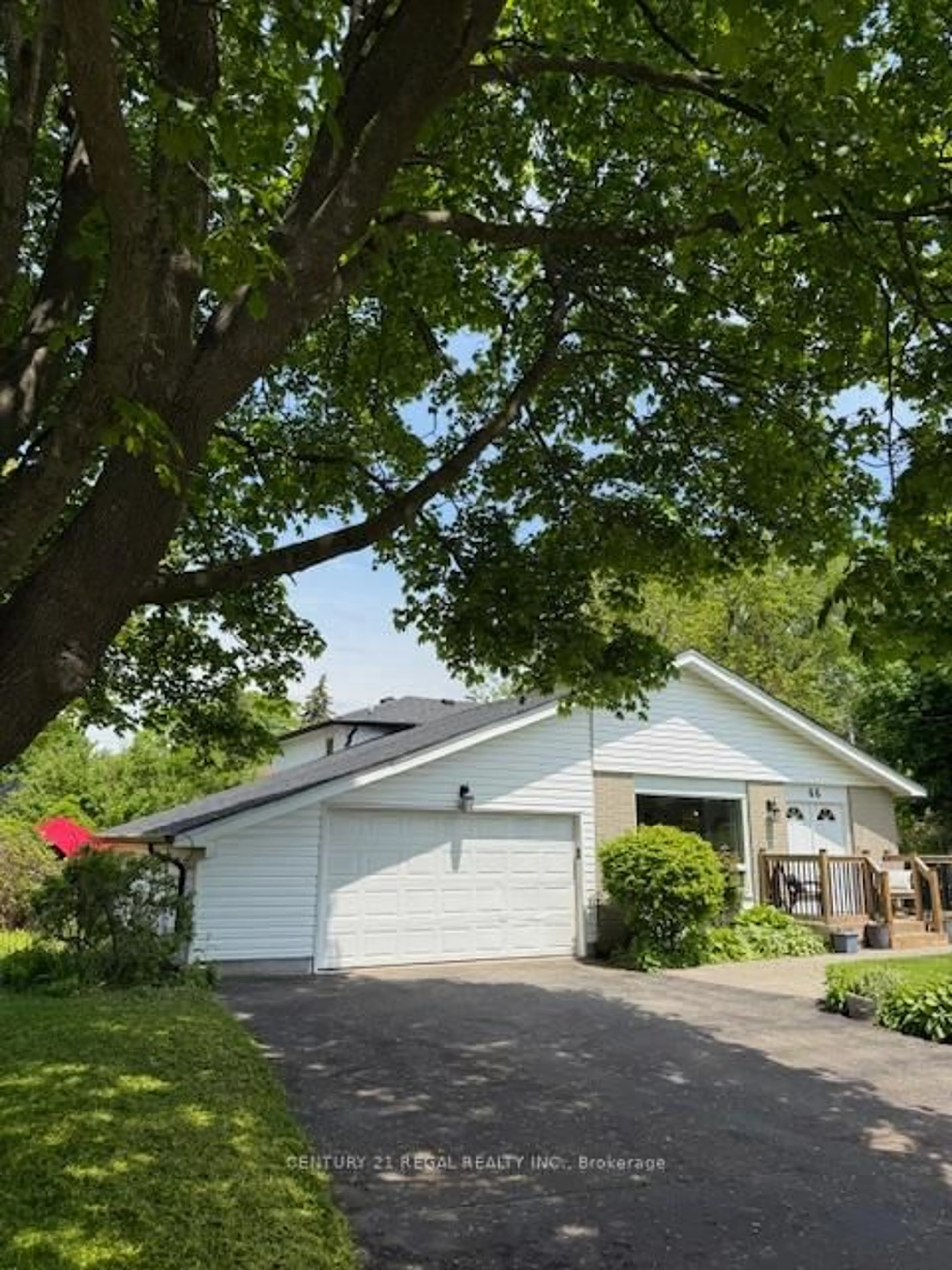 A pic from outside/outdoor area/front of a property/back of a property/a pic from drone, street for 66 East Willow Gate, Toronto Ontario M1C 2M8