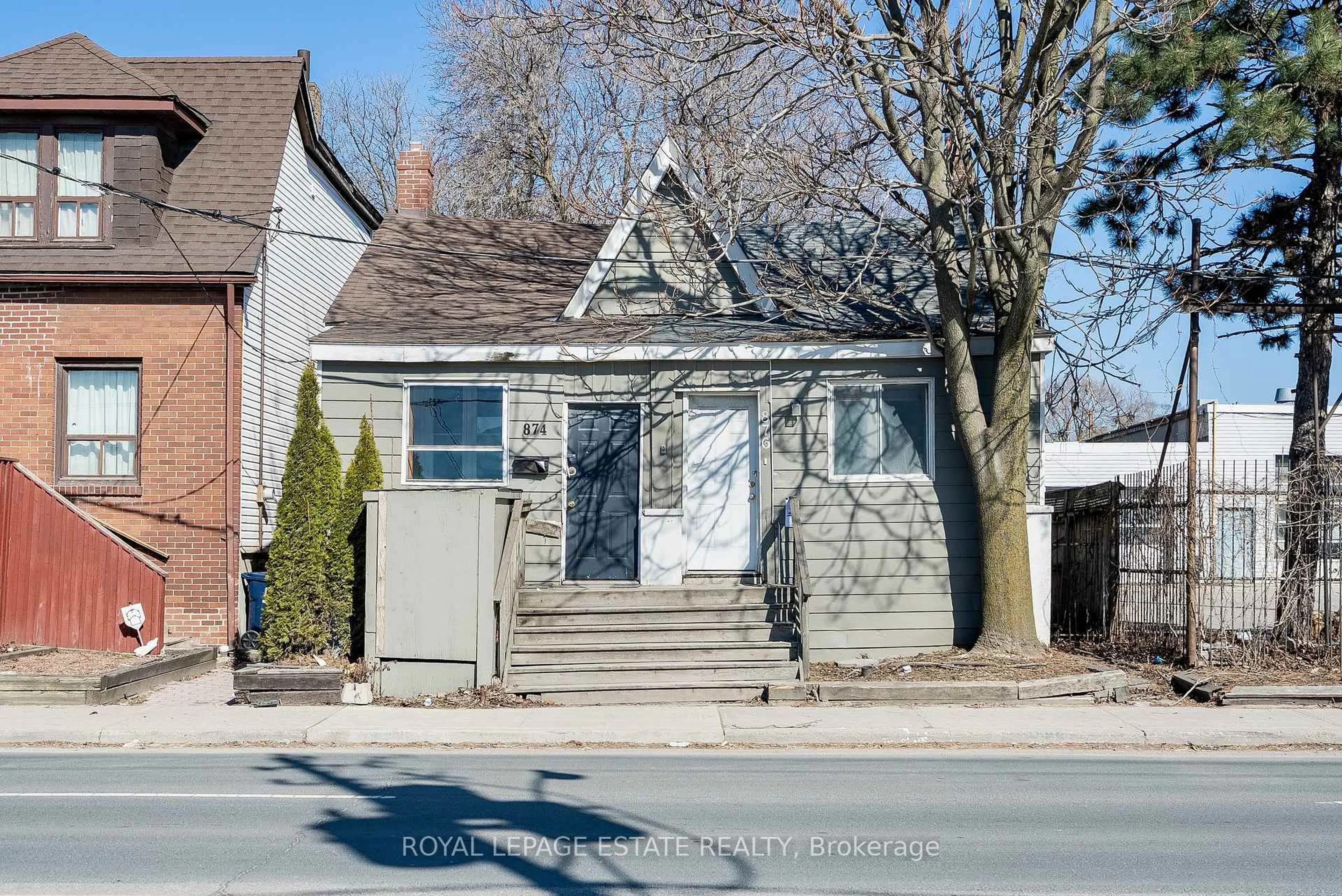Unknown for 876 Eastern Ave, Toronto Ontario M4L 1A3