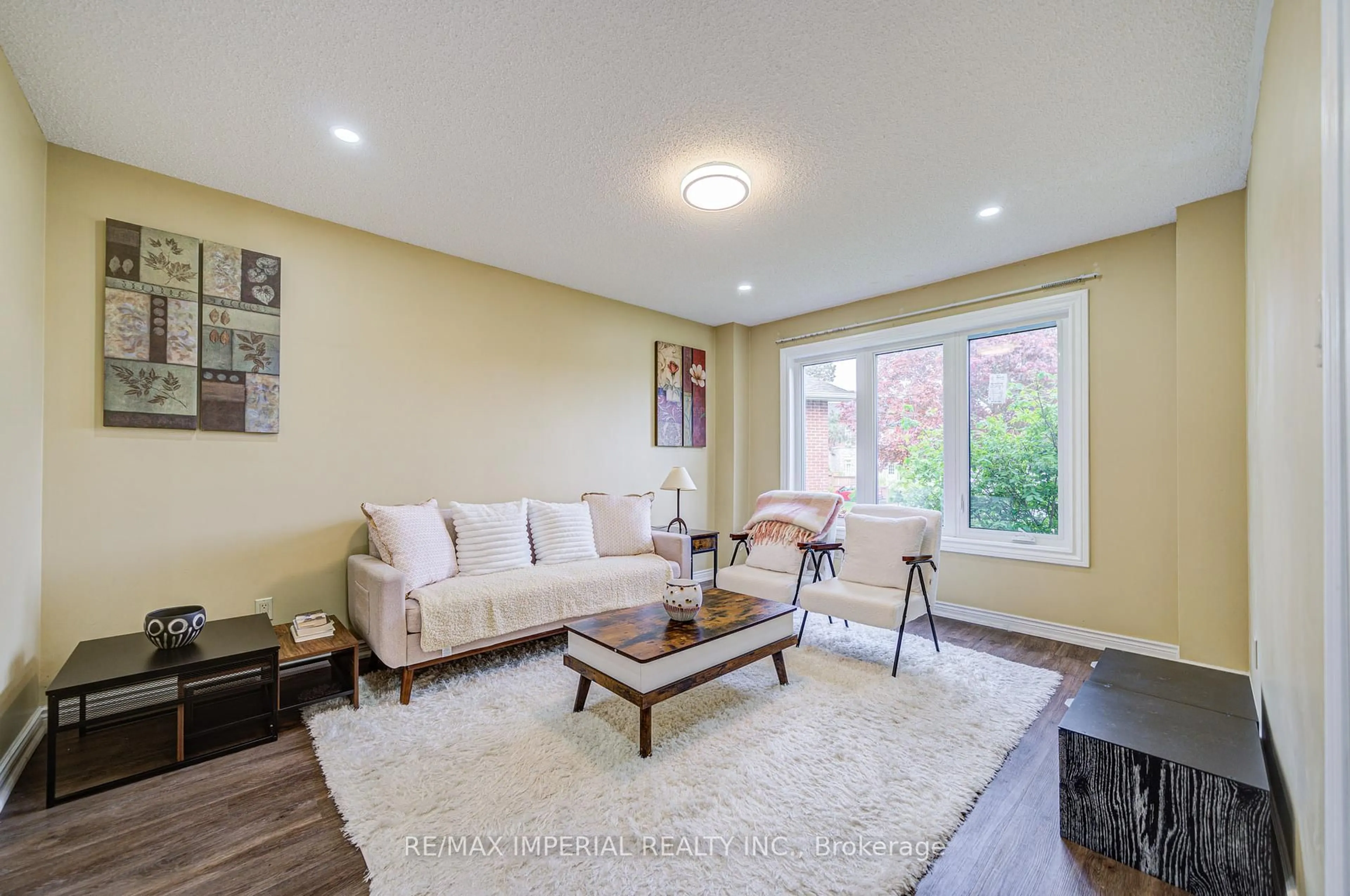 Living room with furniture, unknown for 36 Marlena Dr, Toronto Ontario M1E 2Z1