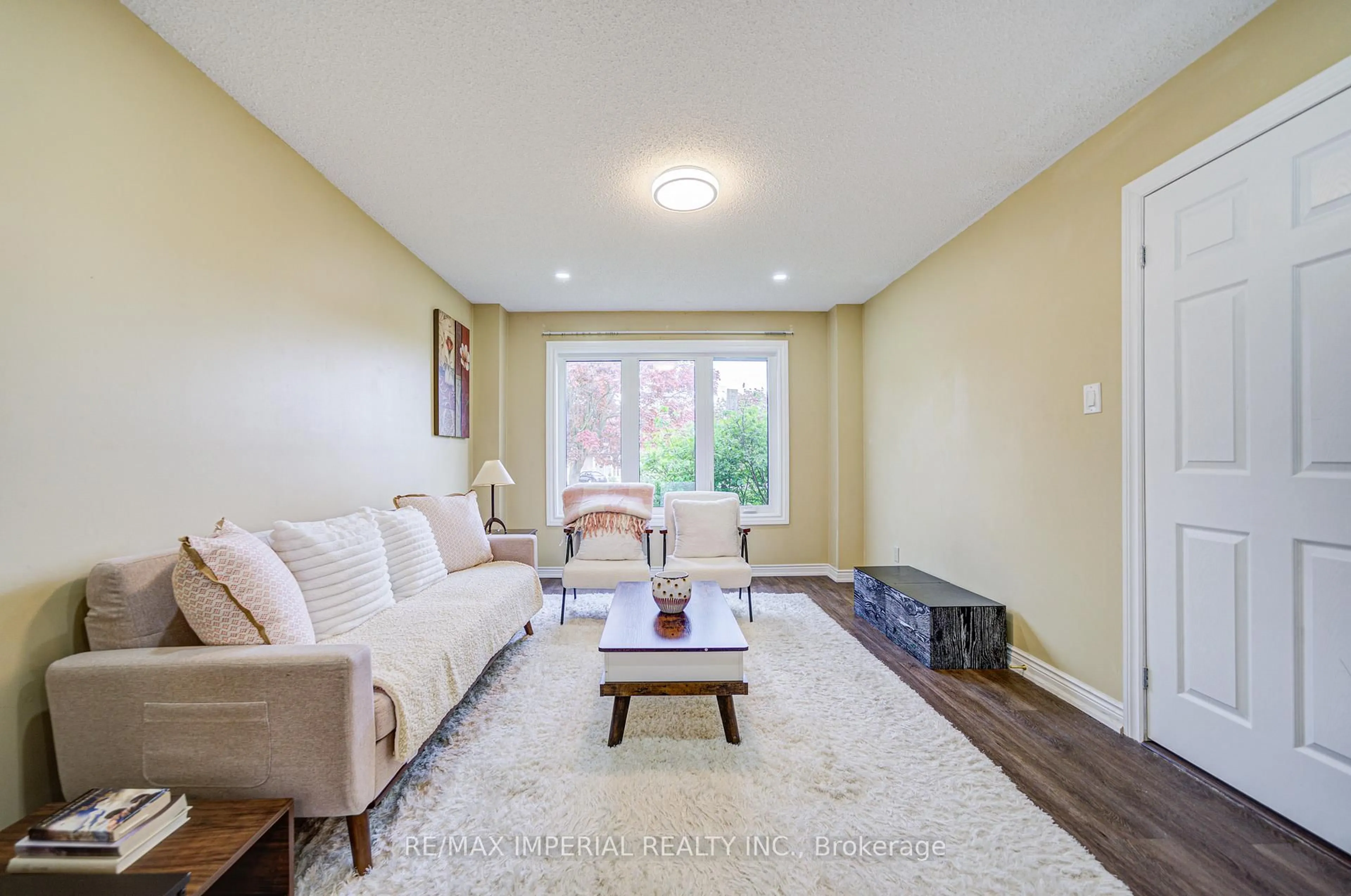 Living room with furniture, unknown for 36 Marlena Dr, Toronto Ontario M1E 2Z1