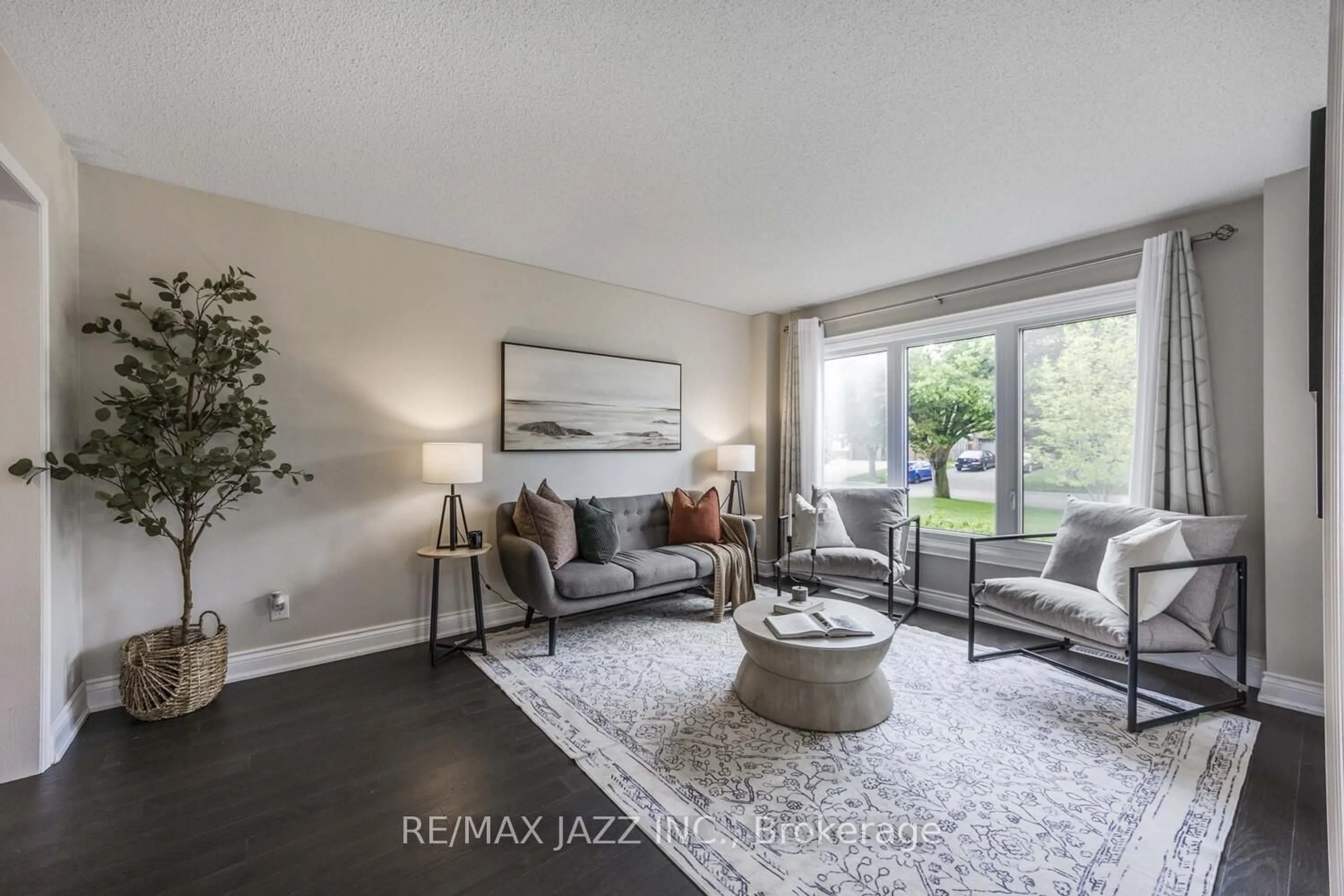 Living room with furniture, unknown for 817 Nevada Crt, Oshawa Ontario L1J 7V4
