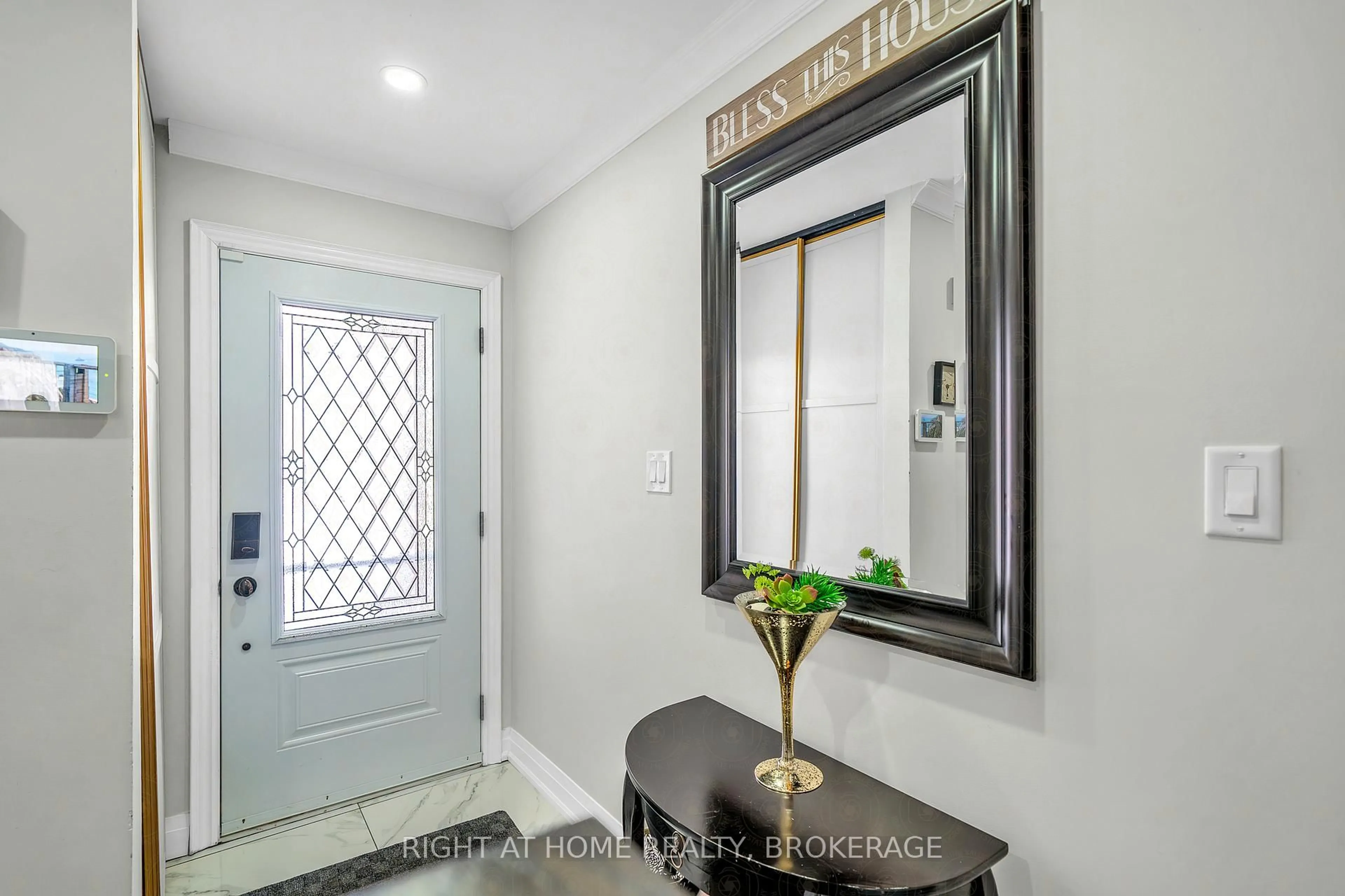 Indoor entryway for 11 eberlee Crt, Whitby Ontario L1N 8C9