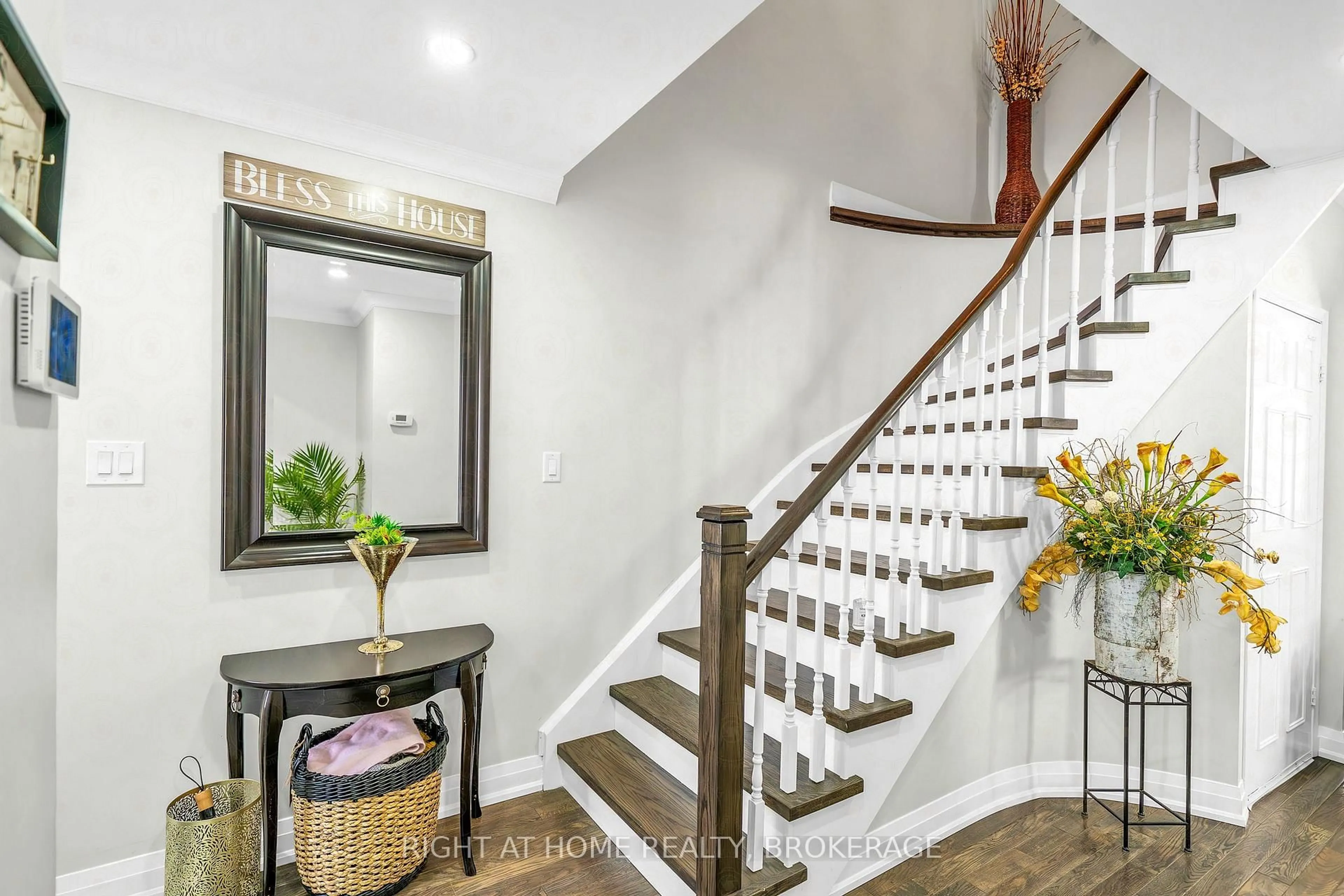 Indoor entryway for 11 eberlee Crt, Whitby Ontario L1N 8C9