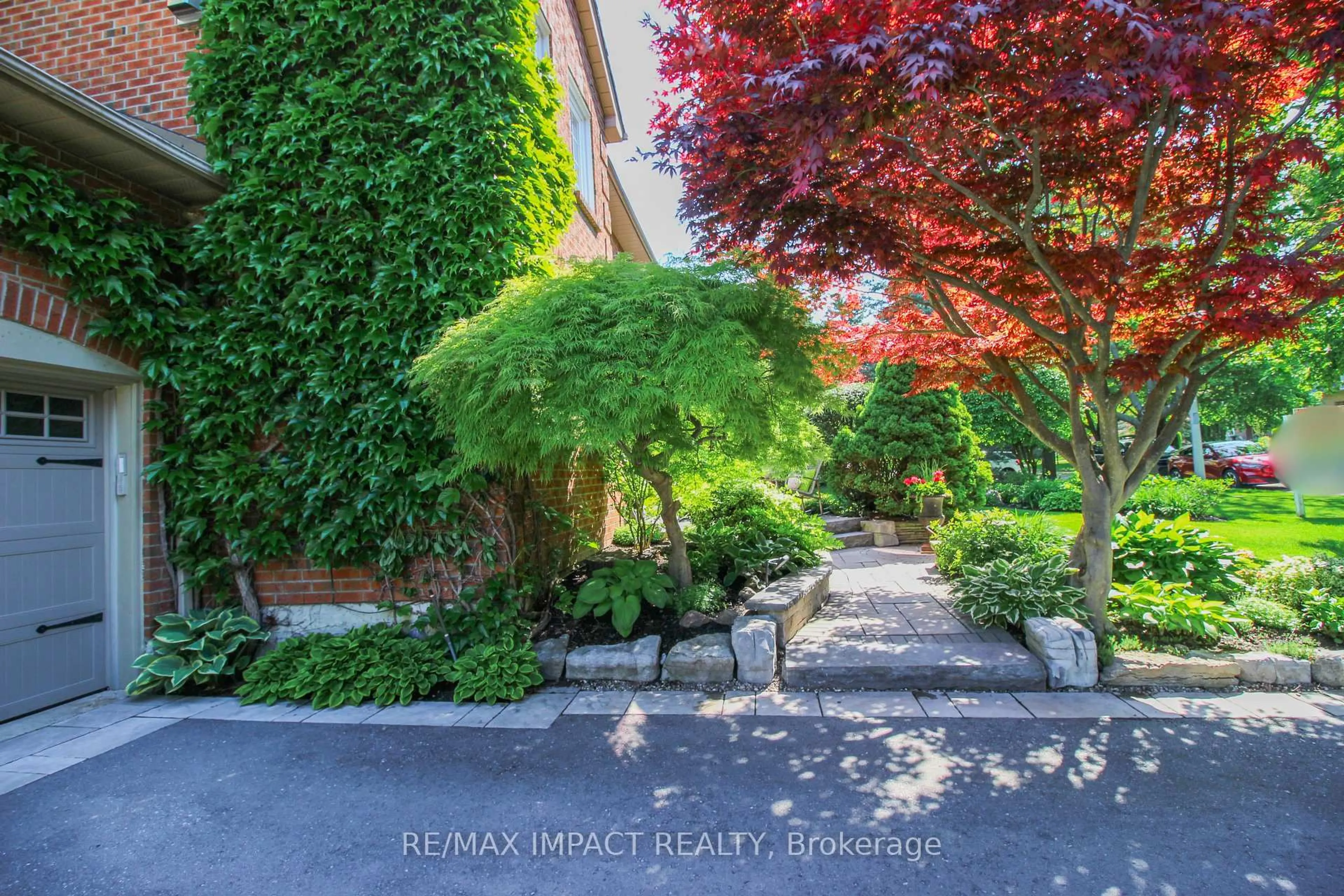 Patio, street for 6 Longford Crt, Whitby Ontario L1R 1C6