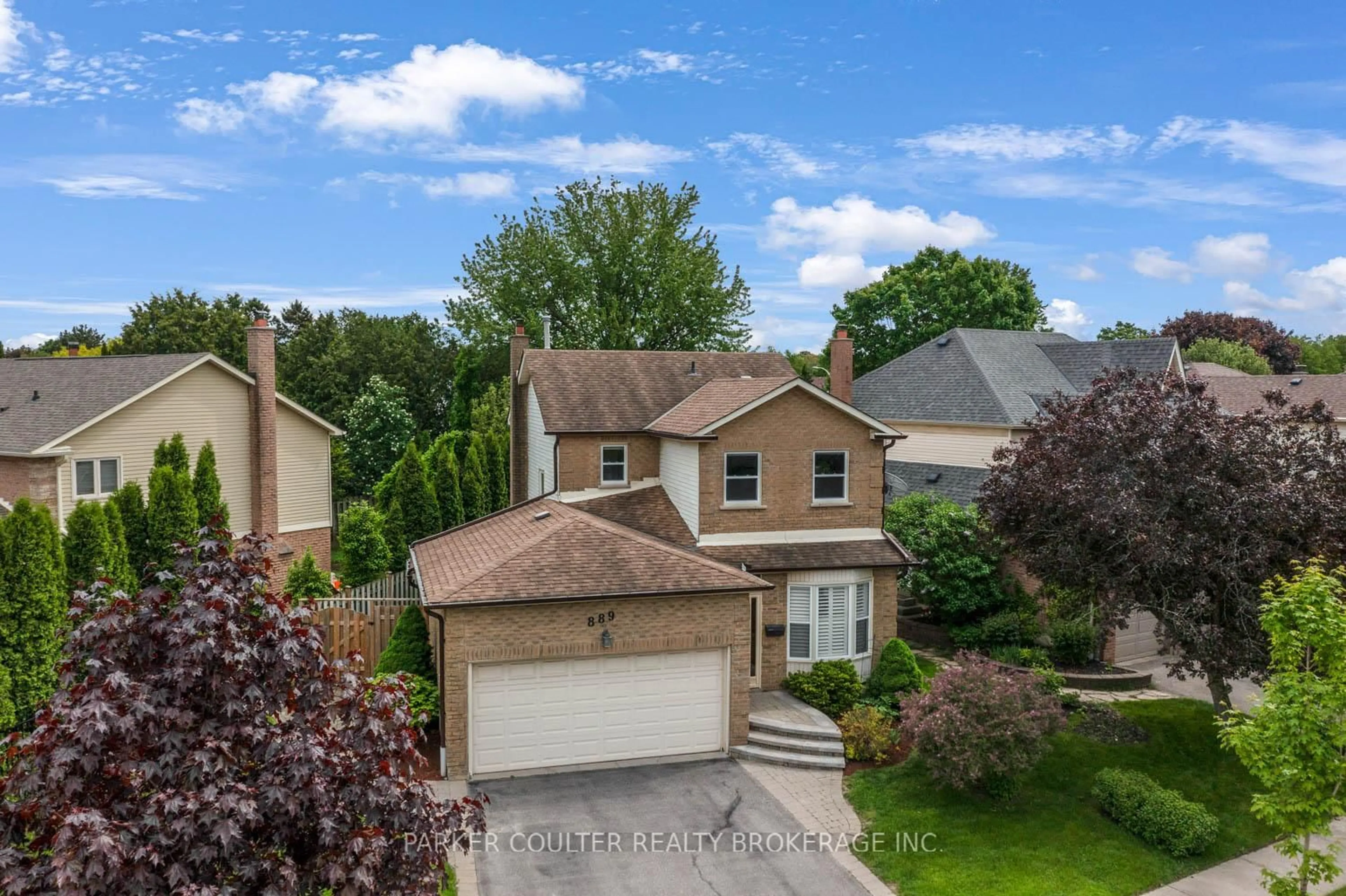 A pic from outside/outdoor area/front of a property/back of a property/a pic from drone, street for 889 White Ash Dr, Whitby Ontario L1N 7S7