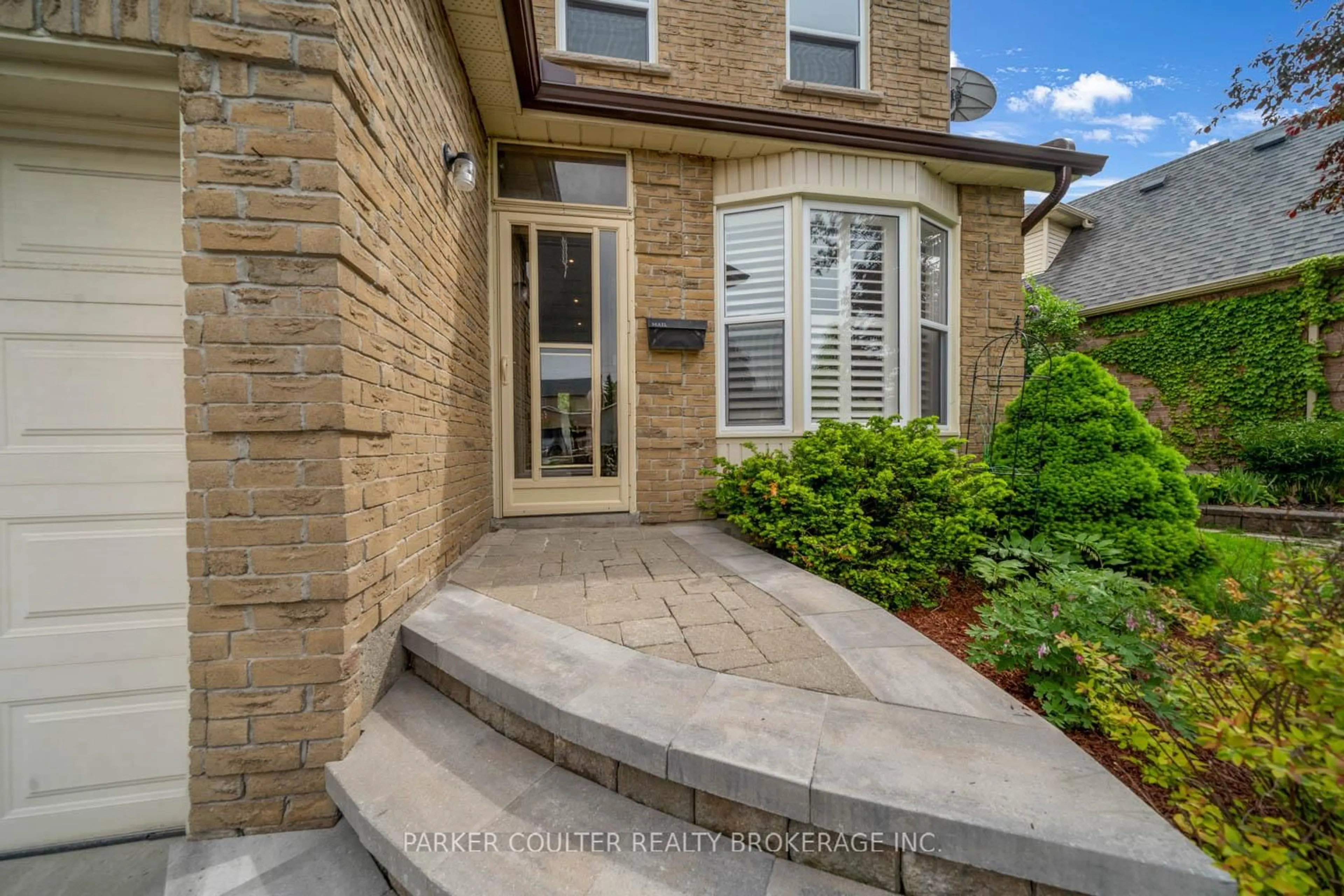 Unknown for 889 White Ash Dr, Whitby Ontario L1N 7S7