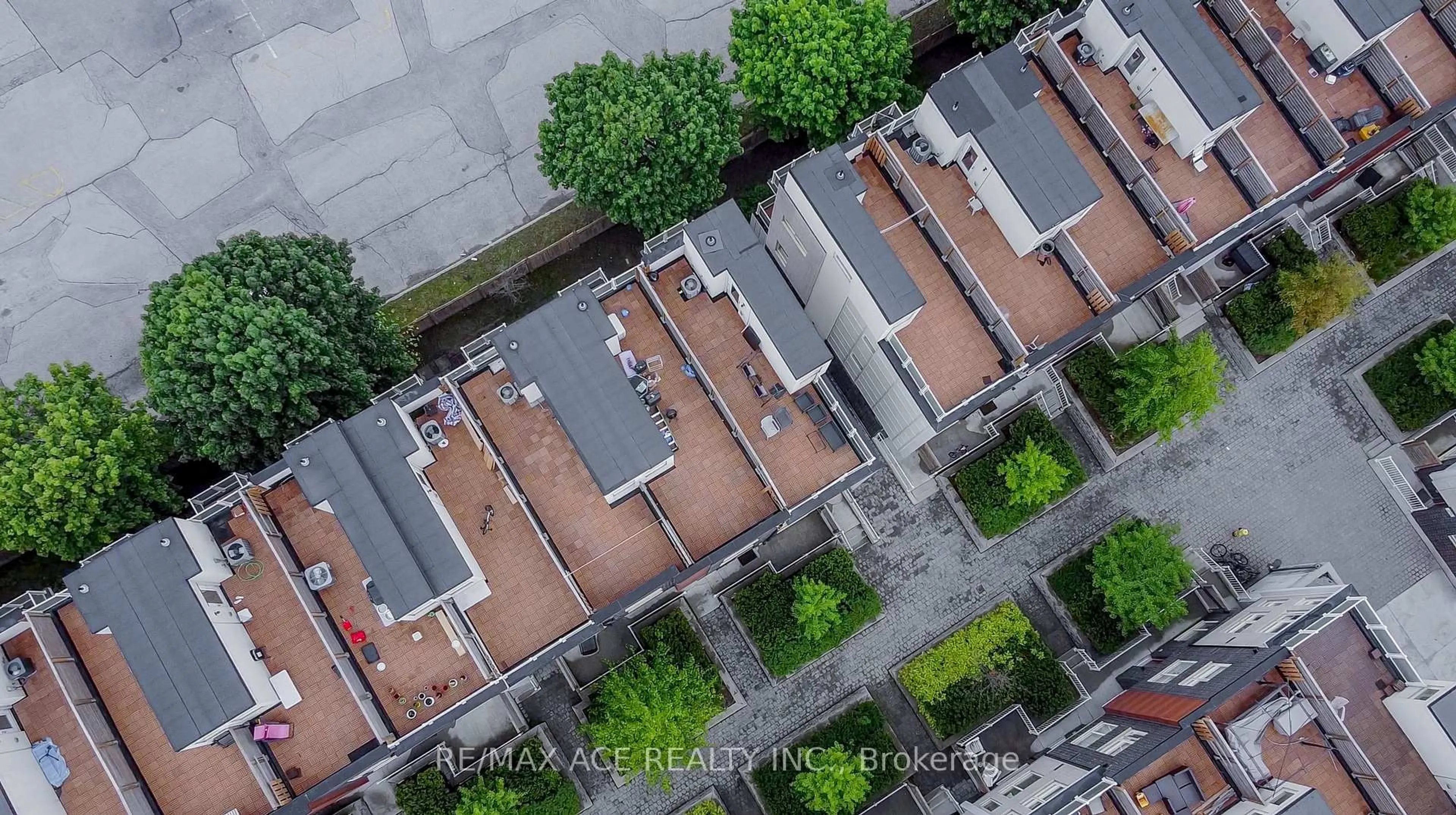 A pic from outside/outdoor area/front of a property/back of a property/a pic from drone, street for 1365 Neilson Rd #23, Toronto Ontario M1B 4Y9