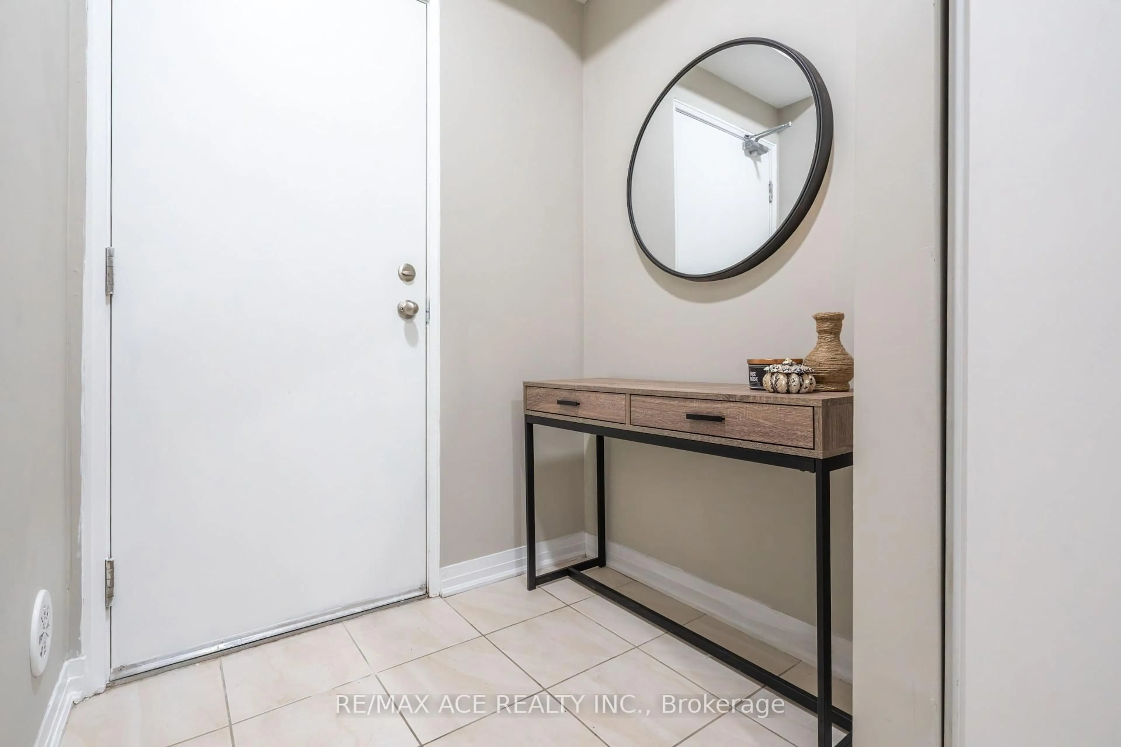 Indoor entryway for 1365 Neilson Rd #23, Toronto Ontario M1B 4Y9