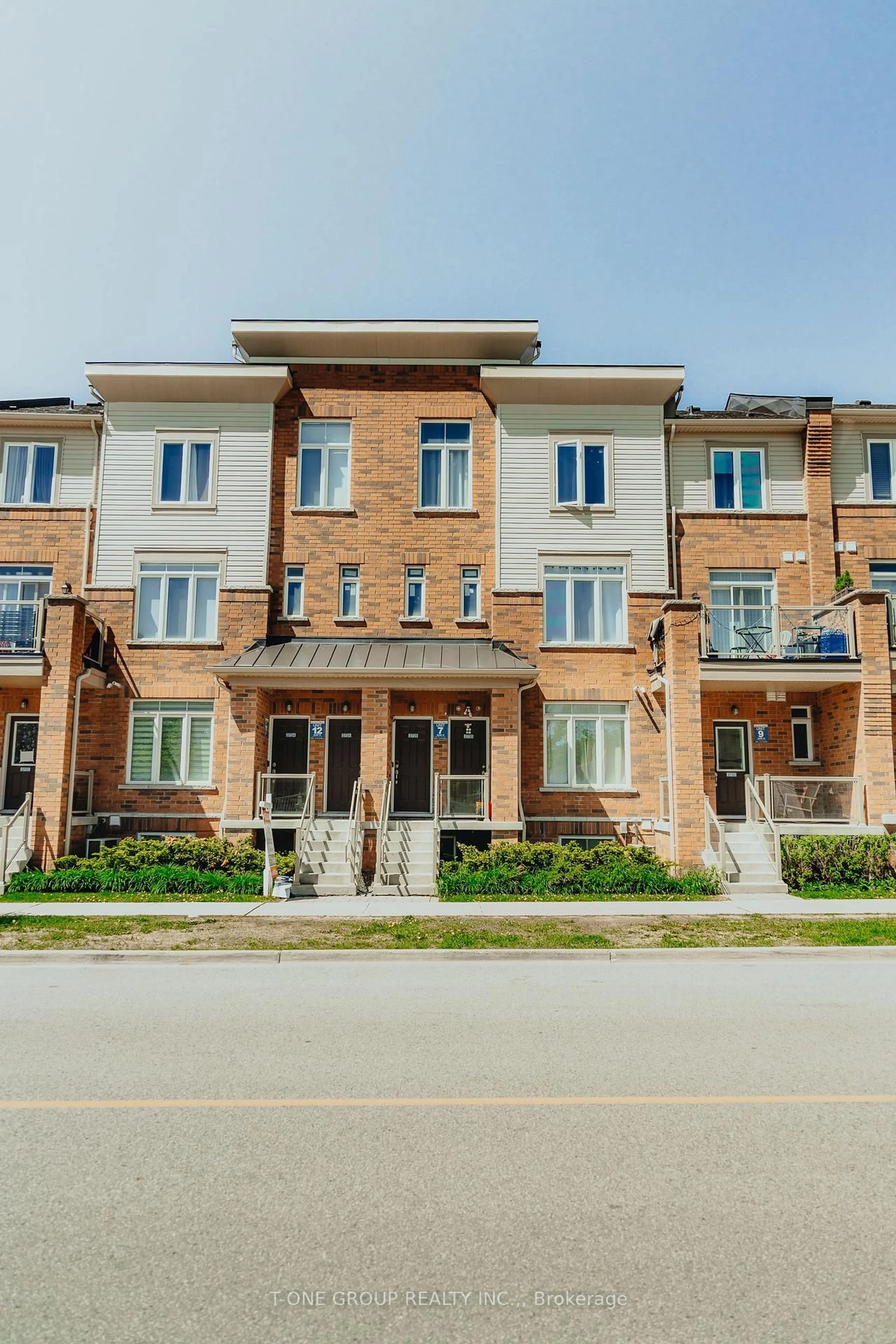 Home with brick exterior material, building for 2728 William Jackson Dr #7, Pickering Ontario L1X 0E6