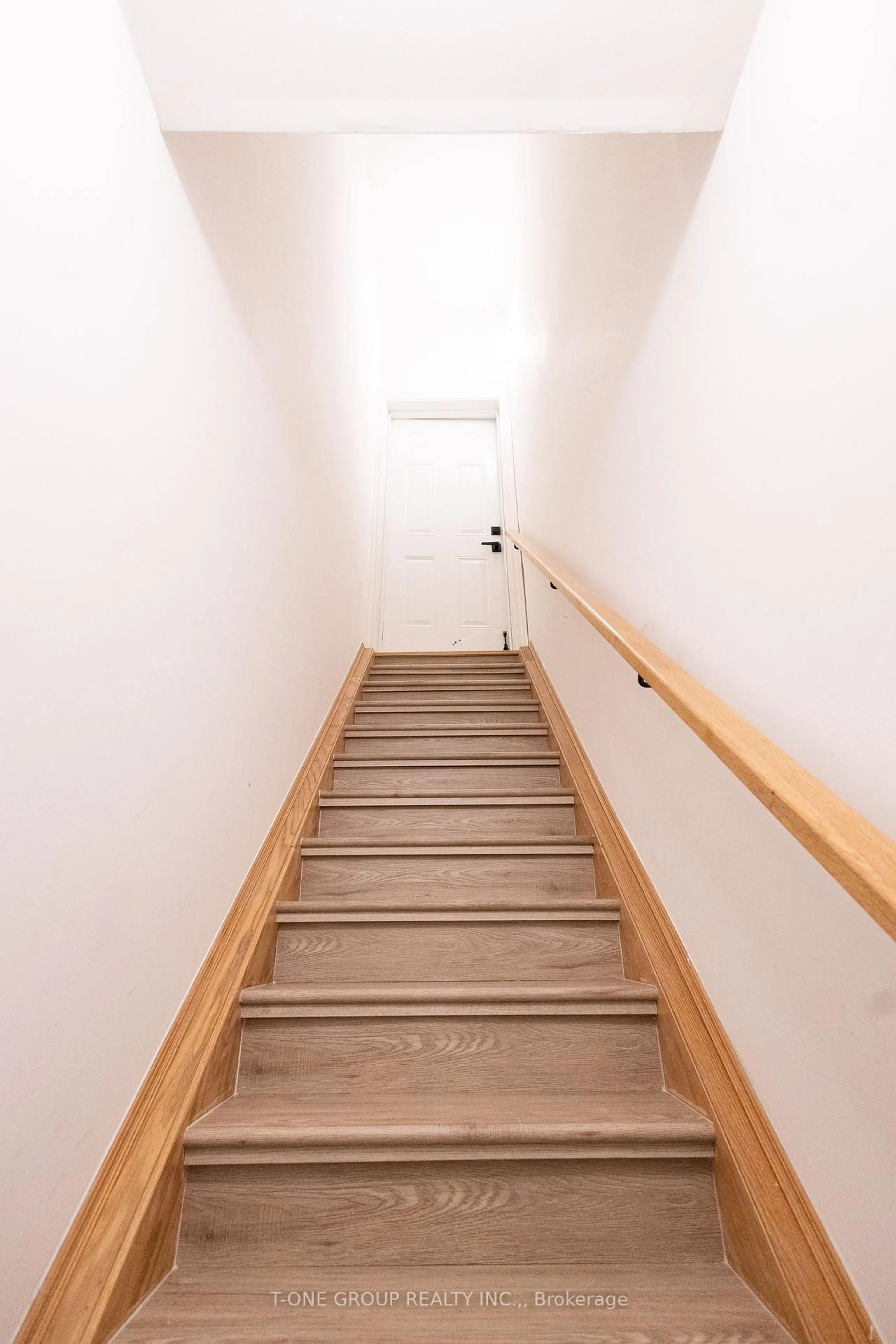Stairs for 2728 William Jackson Dr #7, Pickering Ontario L1X 0E6